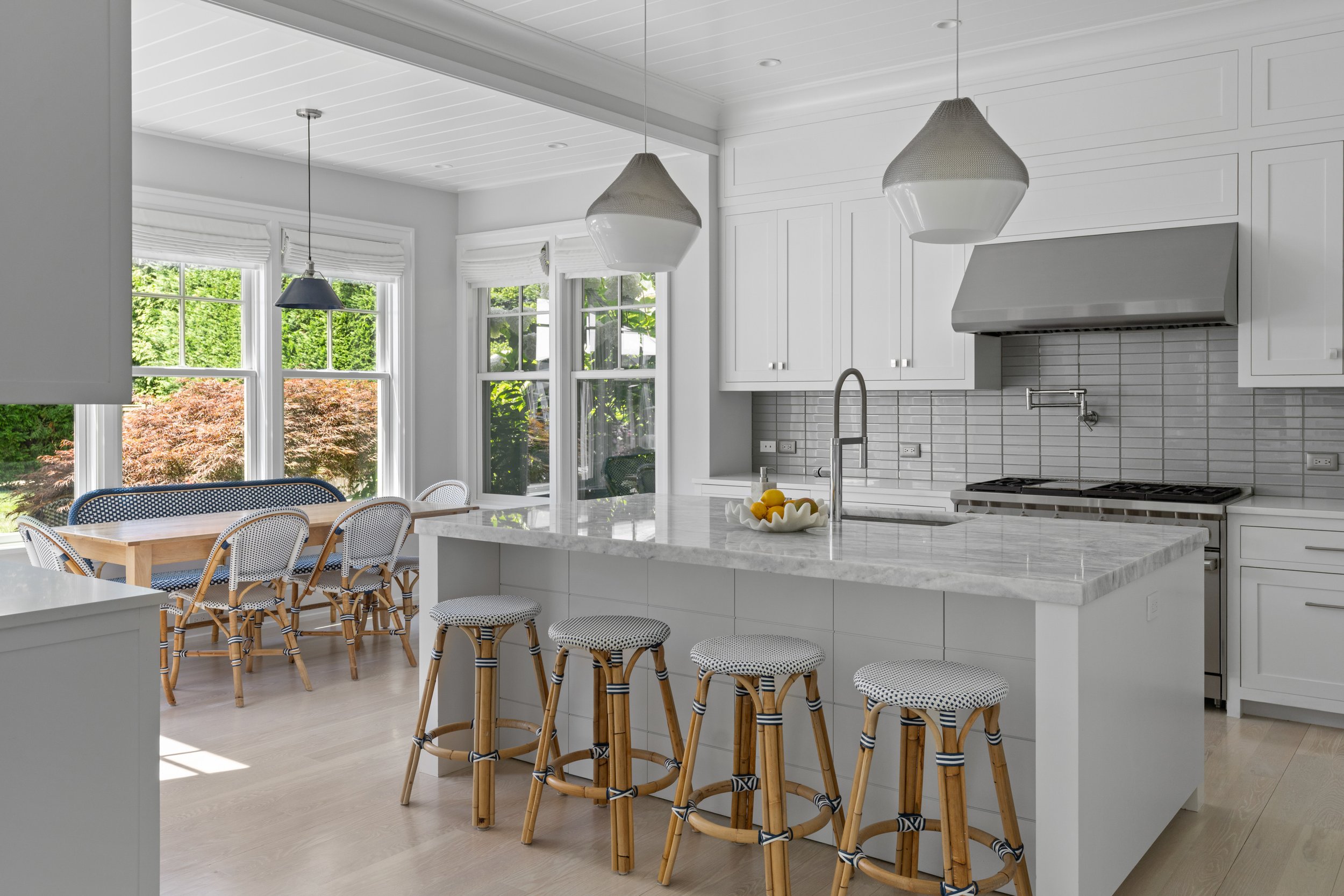 hamptons-luxury-home-white-kitchen-interior-photografik-studios.jpg