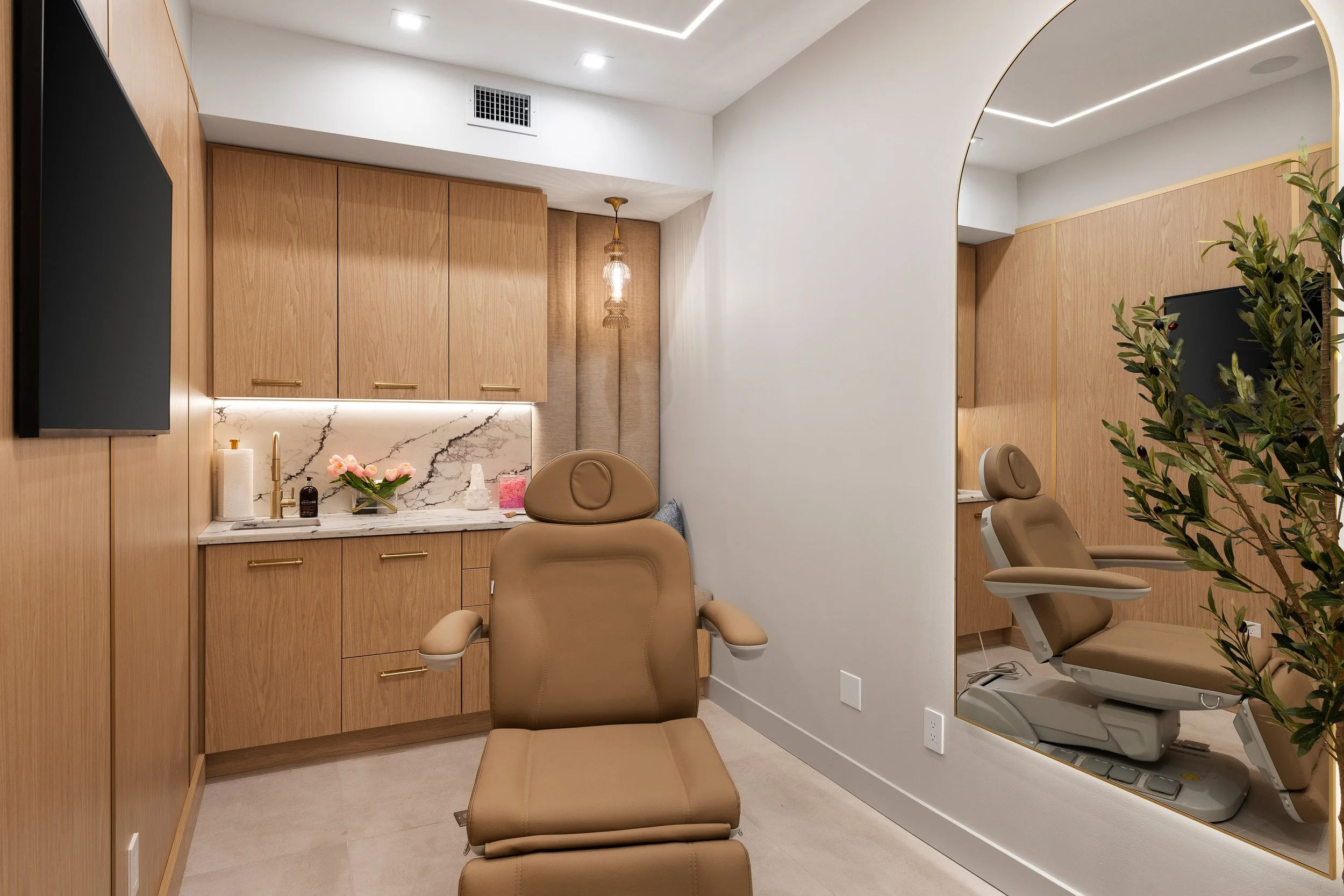 photografik-studios-long-island-revivaluxe-treatment-room.jpg