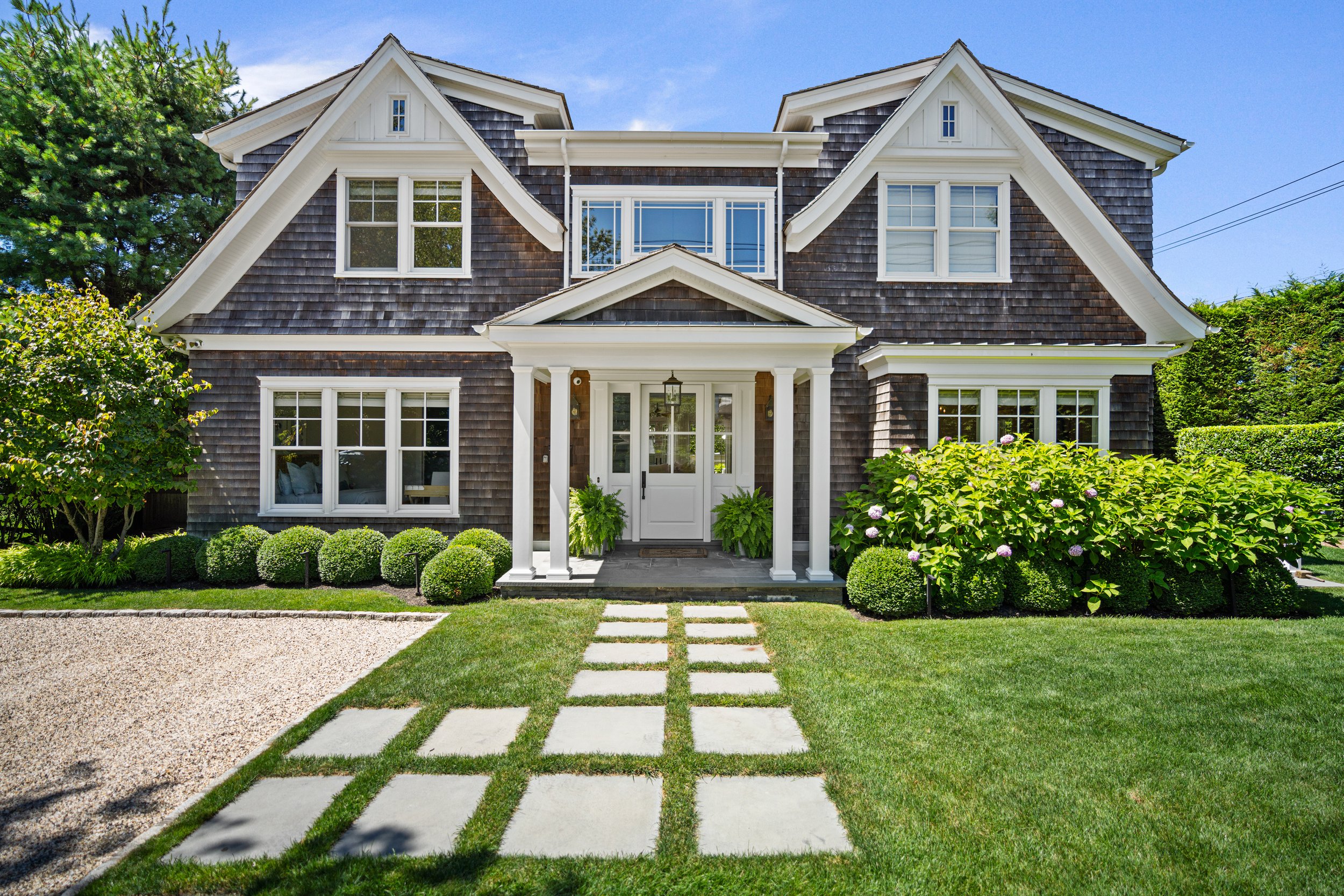 hamptons-modern-luxury-home-exterior-alt-photografik-studios.jpg