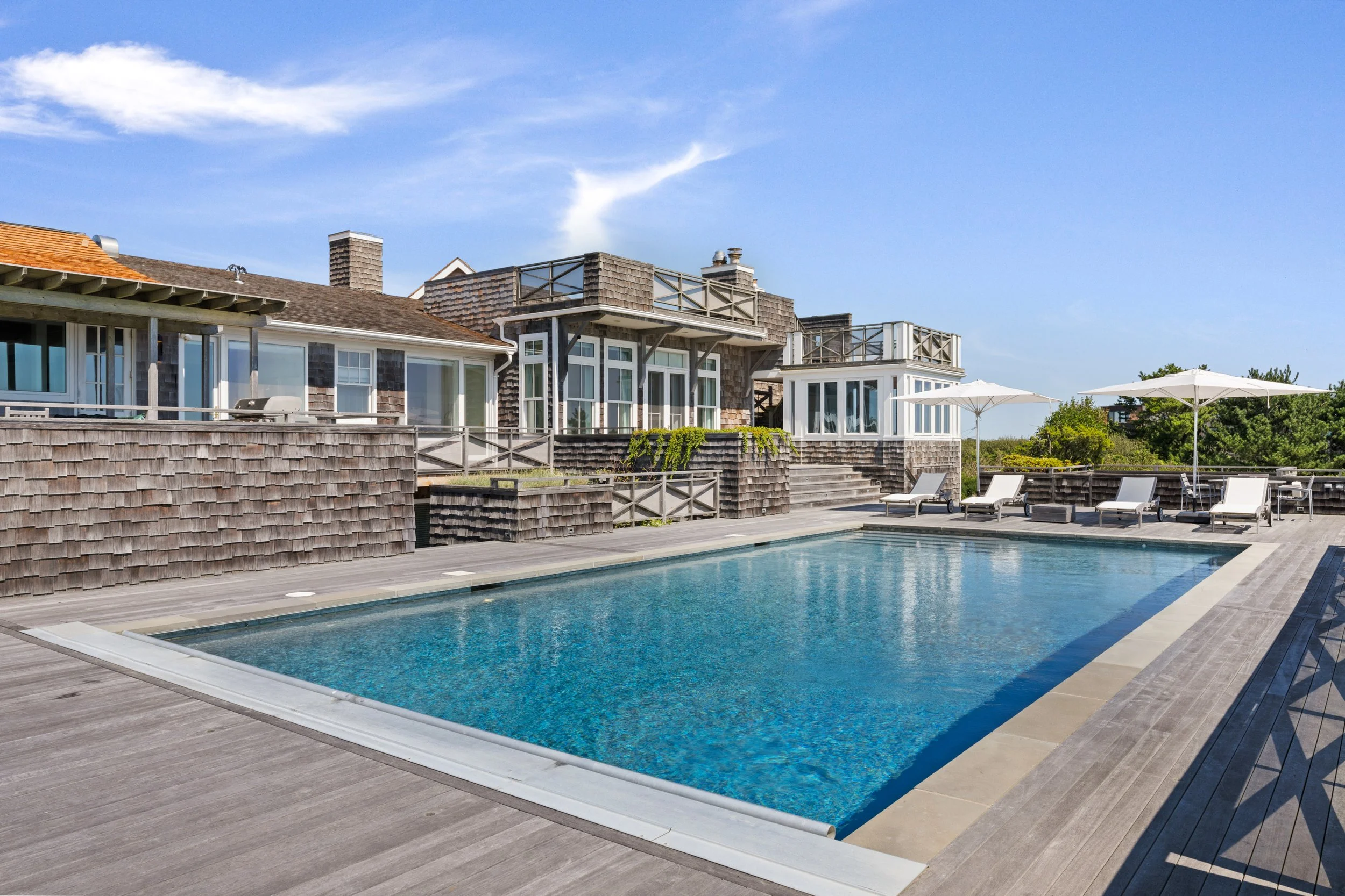 hamptons-luxury-home-pool-exterior-view-photografik-studios.jpg