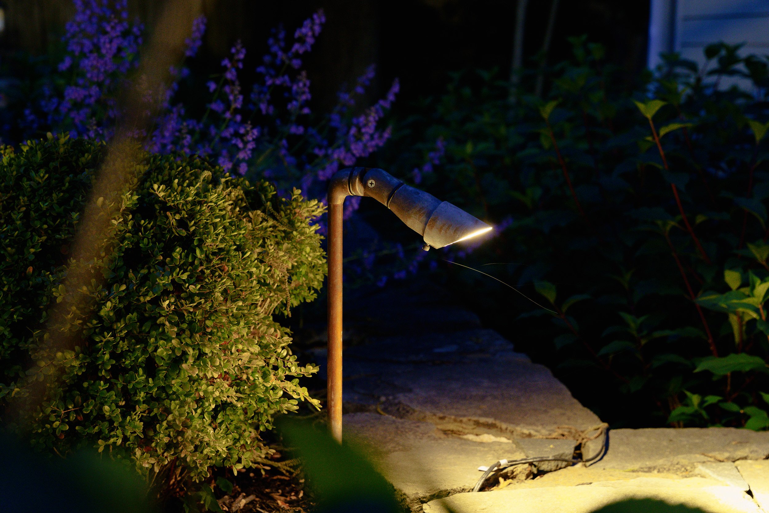 photografik-studios-long-island-residential-landscape-lighting-demo.jpg