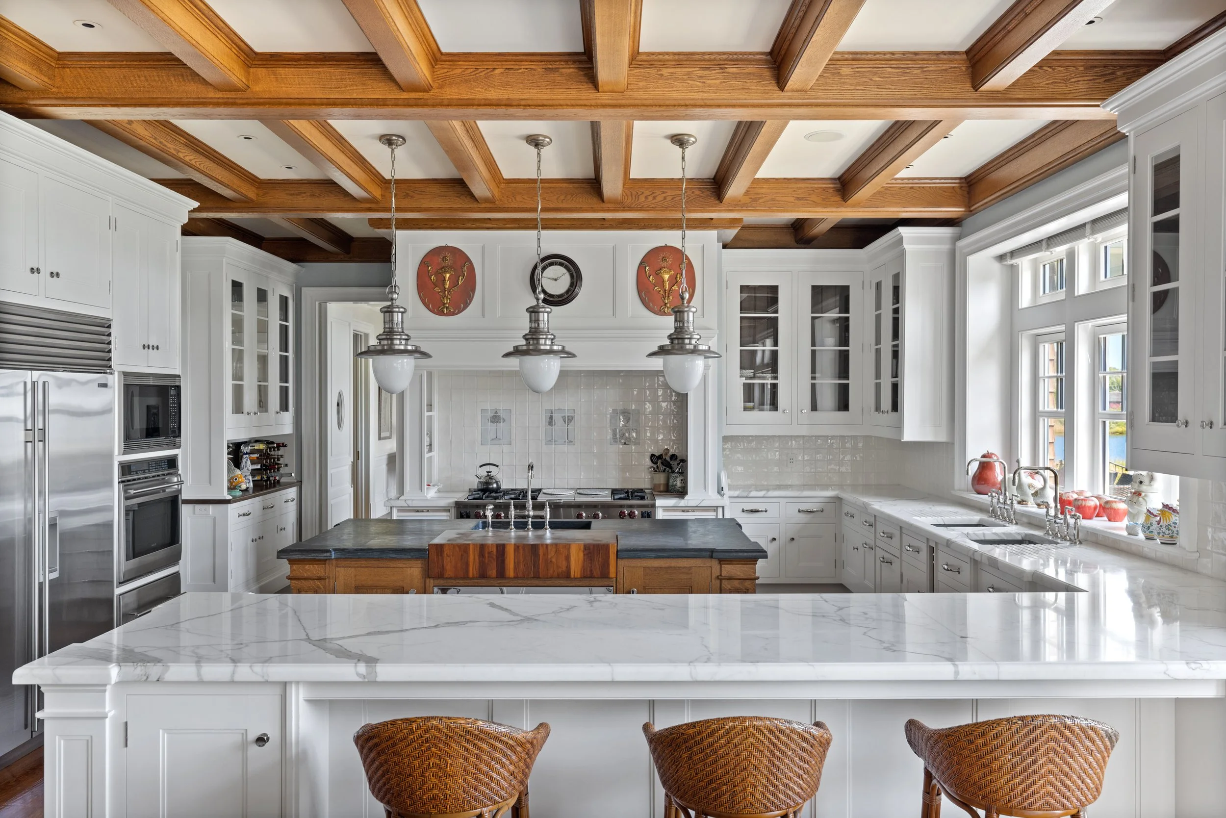 hamptons-luxury-home-kitchen-aesthetic-design-photografik-studios.jpg
