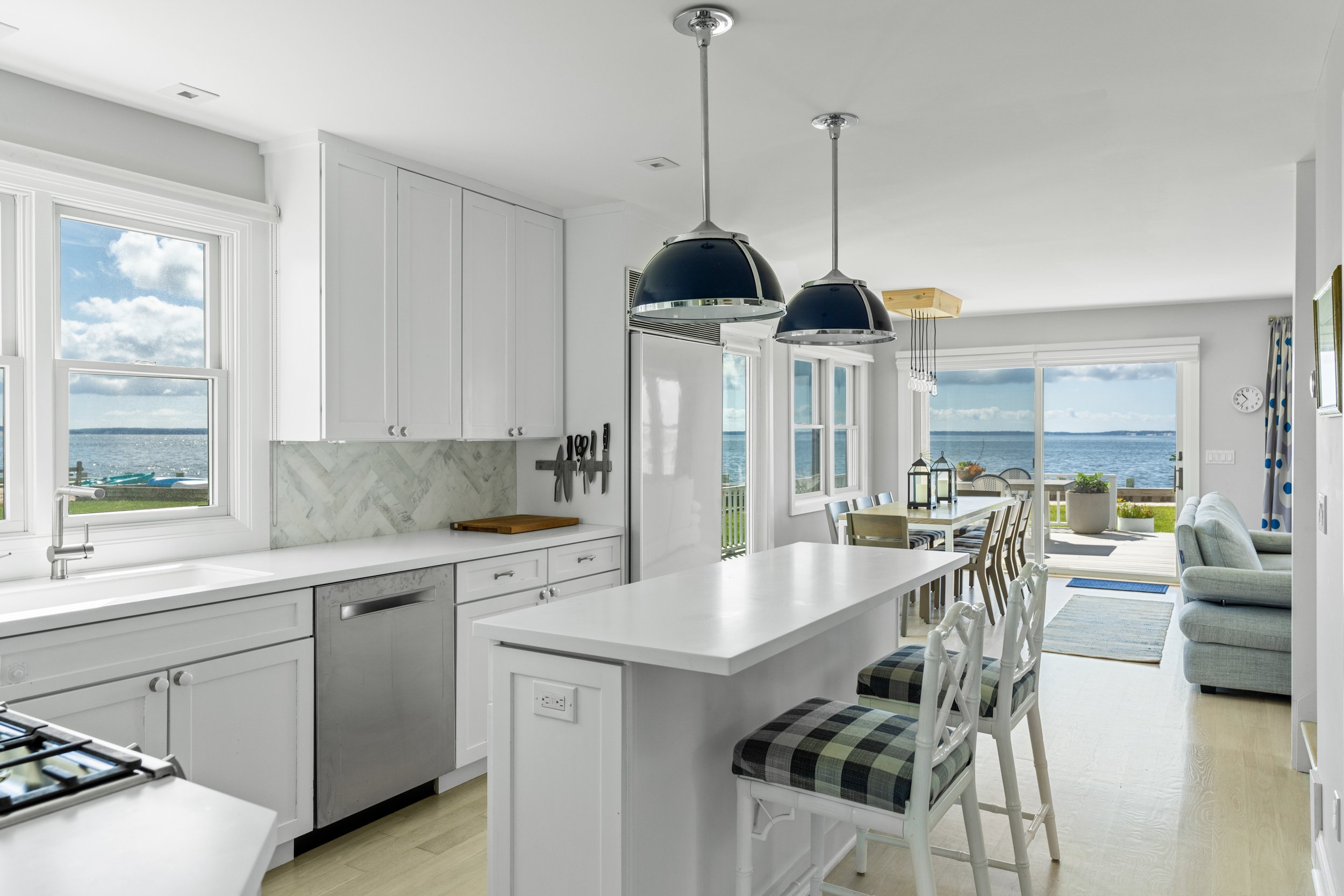 hamptons-luxury-white-kitchen-photografik-studios.jpg