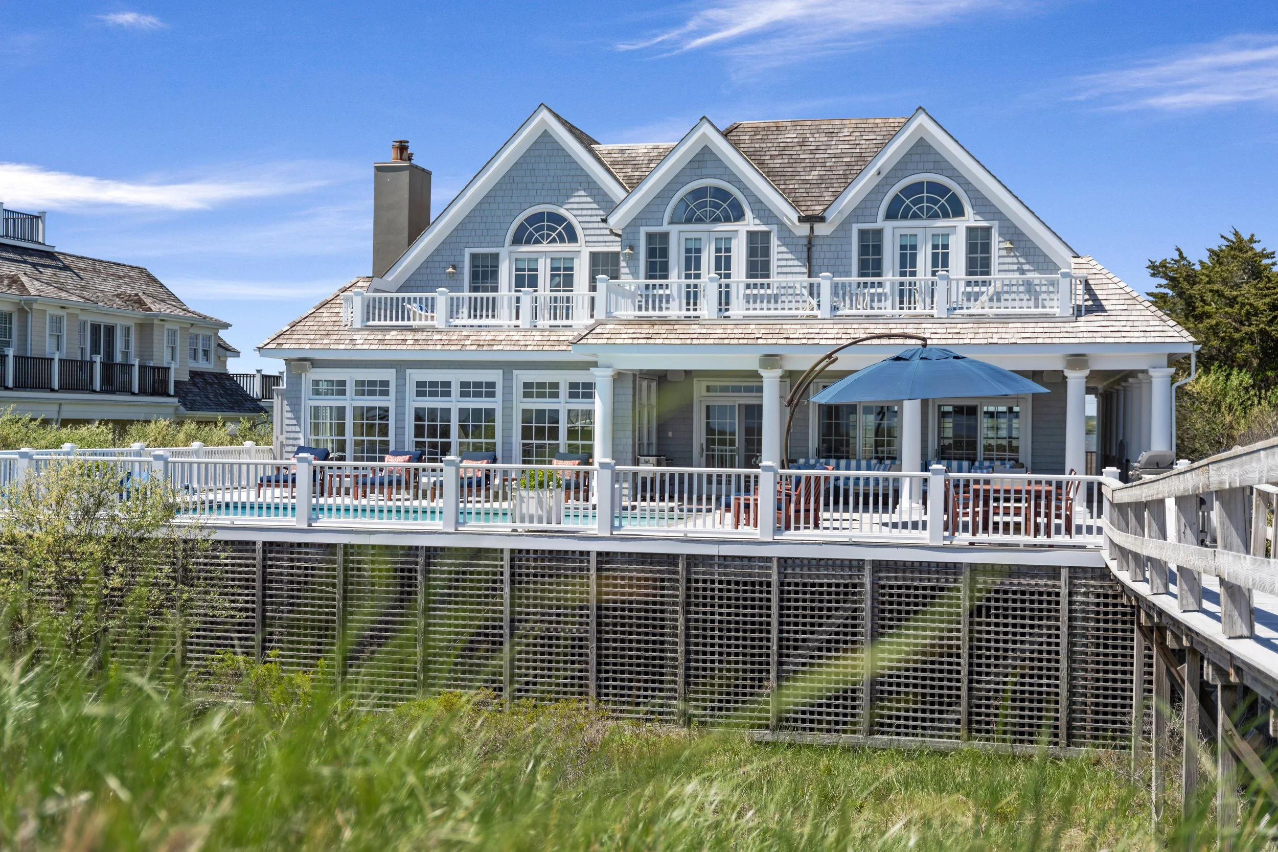 hamptons-luxury-home-exterior-design-photografik-studios.jpg