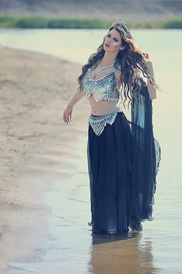 Photography: Winterwolf Studios http://www.winterwolfstudios.com/ Winter wears a "Queen" bra in brushed silver, "Dance with Dragons" belt and "Dragonstone" earrings. Chainmaille/wardrobe stylist: It Is Known https://www.etsy.com/shop/ItIsKnown Crown: Loschy Designs https://loschy.us/ Gown: Moresca https://moresca-clothing-costume.myshopify.com/ Model: Winter Kelly MUA: Fox, Fawn & Fauna - Make-up Art by Ruby Randall https://www.facebook.com/FoxFawnandFauna