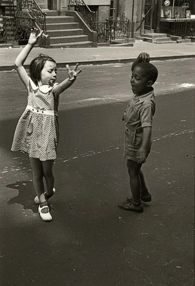 dancing-kids-helen-levitt-e1506378406304.jpg