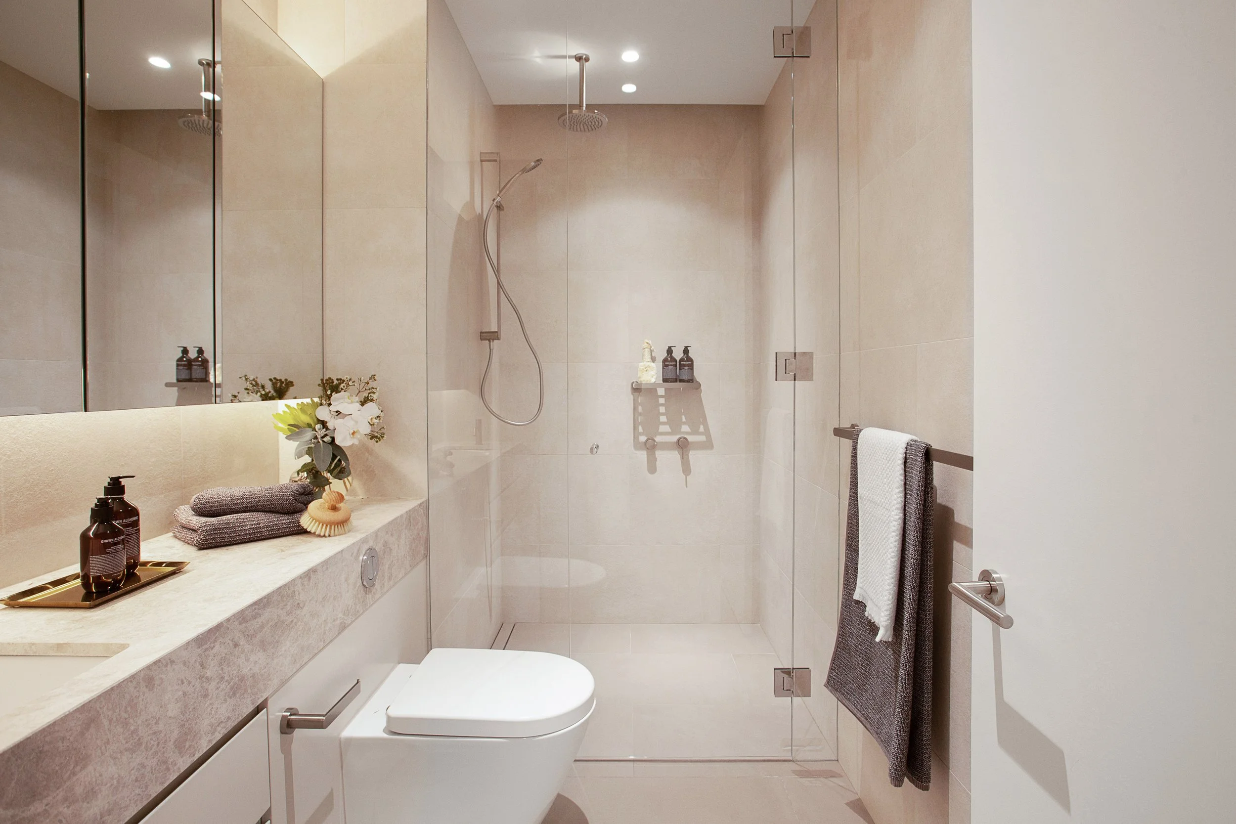 walmer-apartments-display-apartment-bathroom-wide-angle.jpg