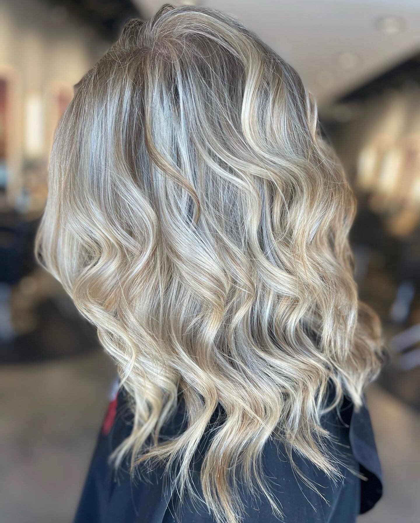 Summer Vibes ☀️&hellip; Hair by Brenna #balayage #babylights #studiovasi #cleveland #strongsville