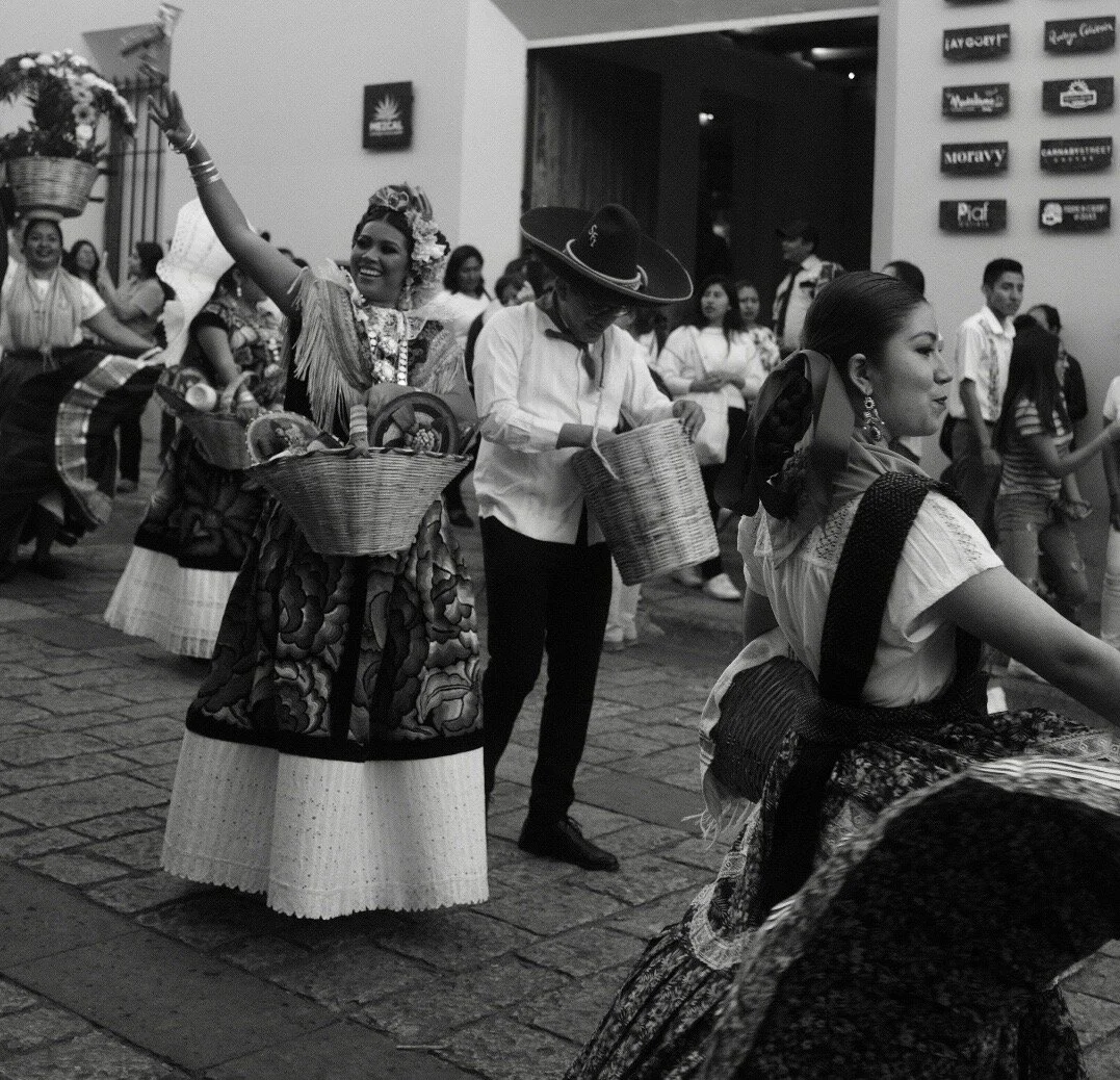 Calendas Oaxaca NB 2.JPG