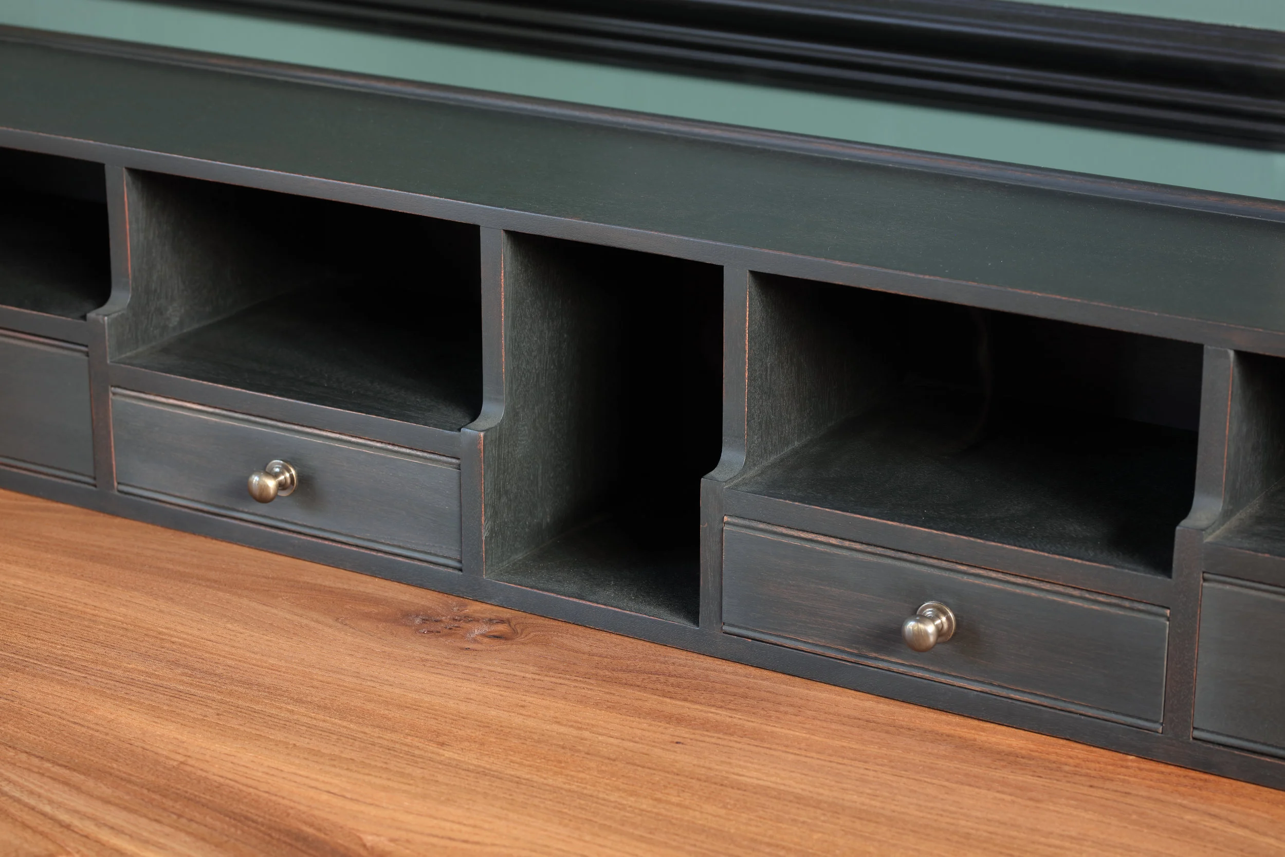 Pidgeon Hole Writing Desk _02.jpg