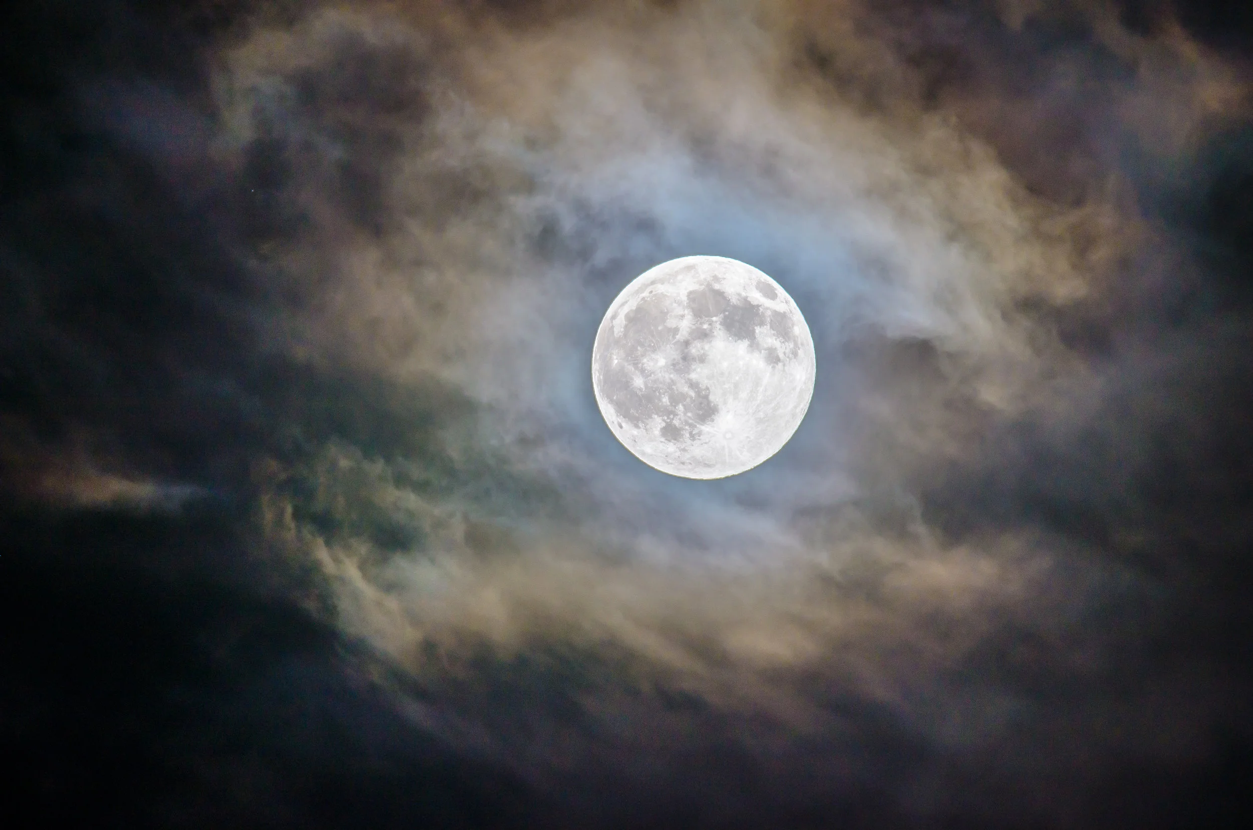 10 ways to work with the energy of Thursday’s full moon
