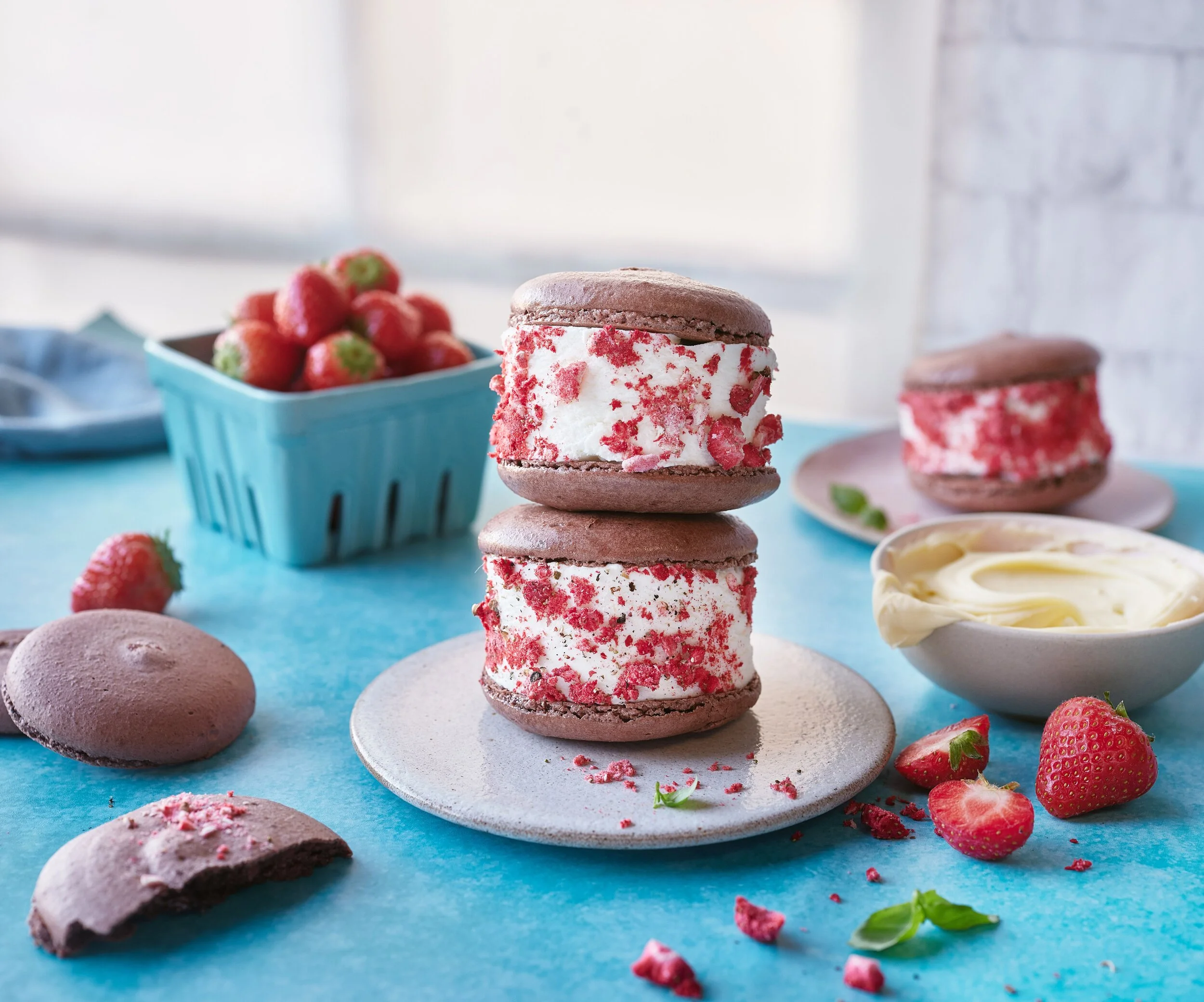 Make... Baileys Macaron Ice Cream Sandwiches 