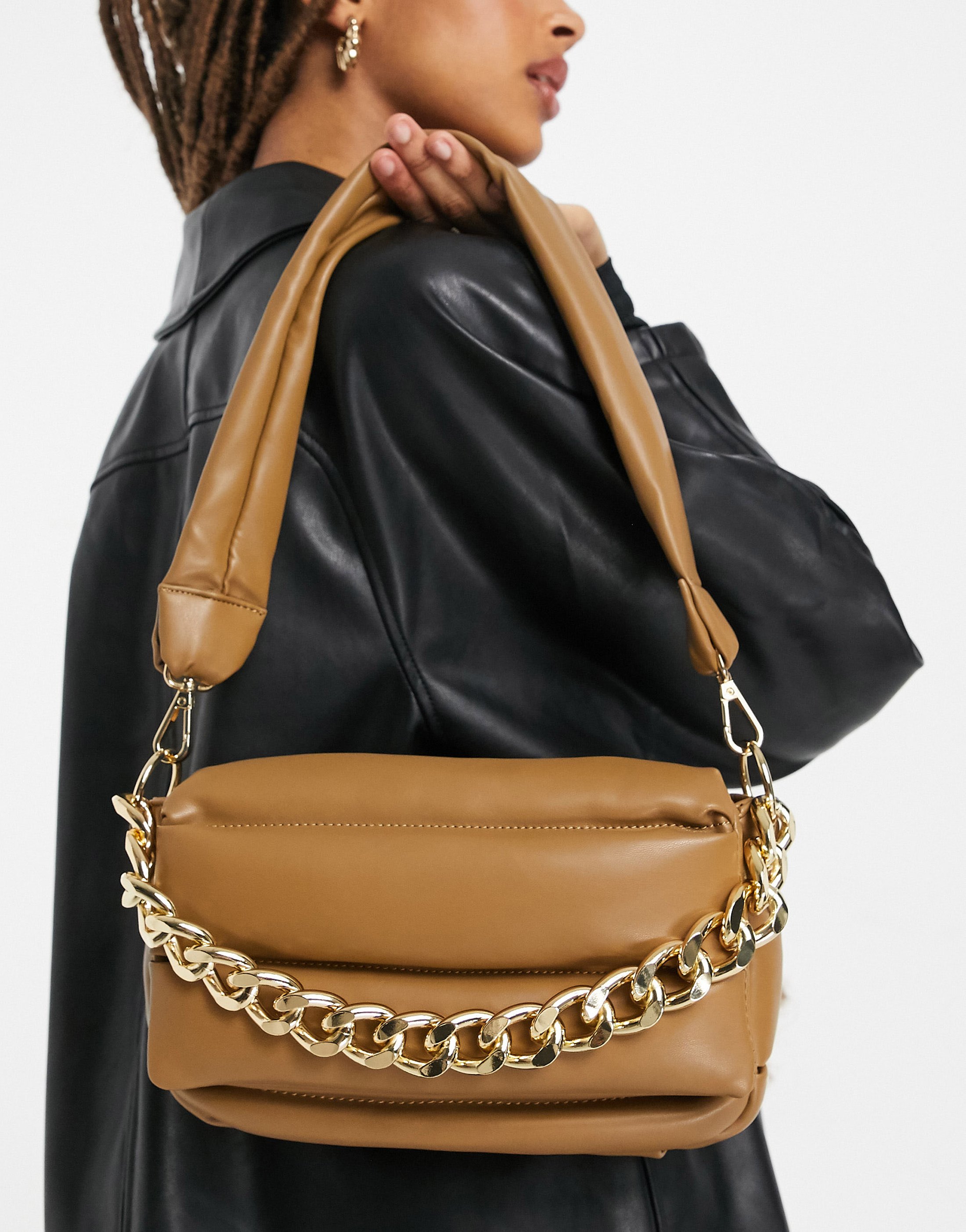 ASOS Design Puffed Quilted Shoulder Bag in Brown with Chunky Chain €24.99