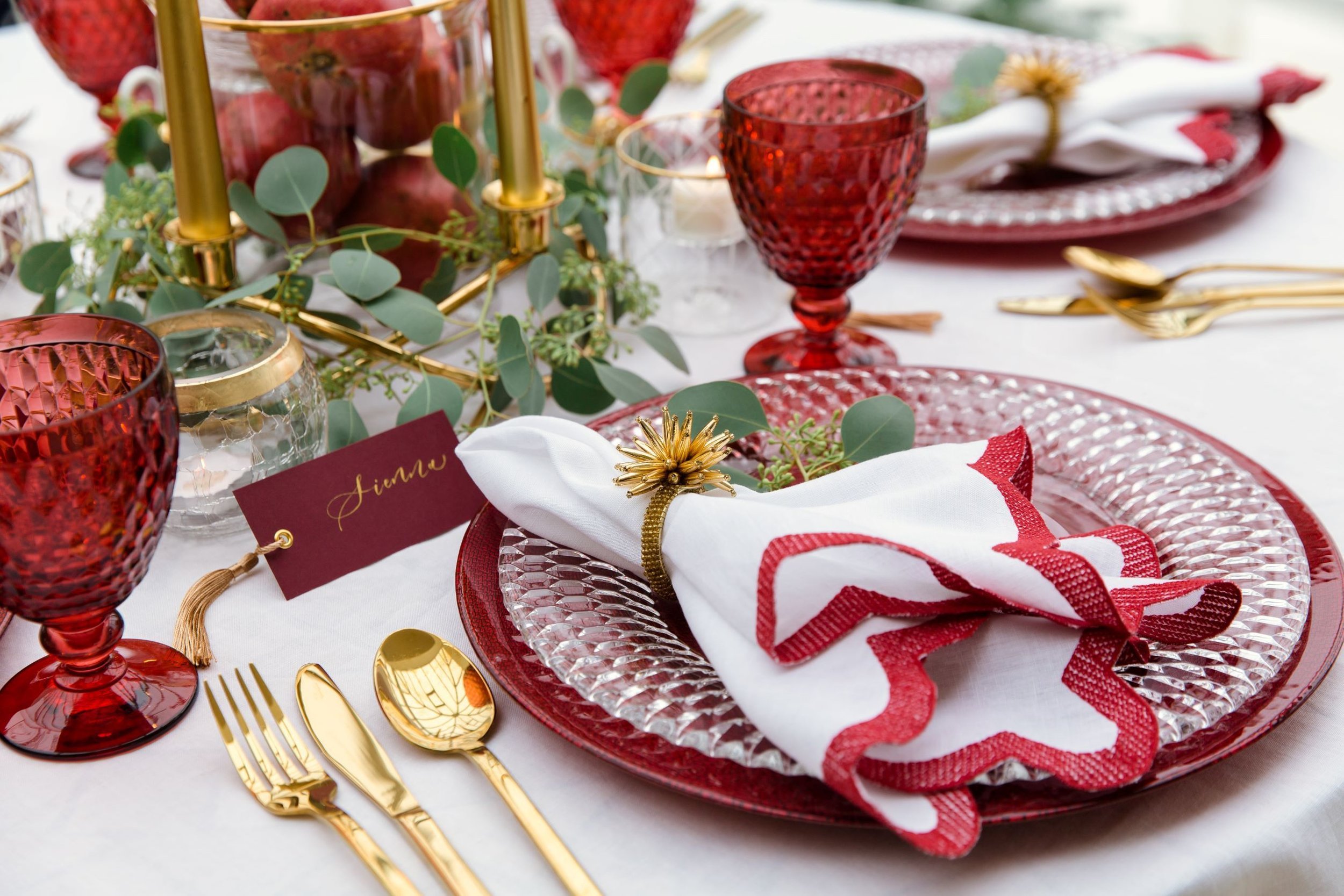 2. TARA O’CONNOR Gold Beaded Napkin Rings (4) €24 White and Red Napkin (4) €48