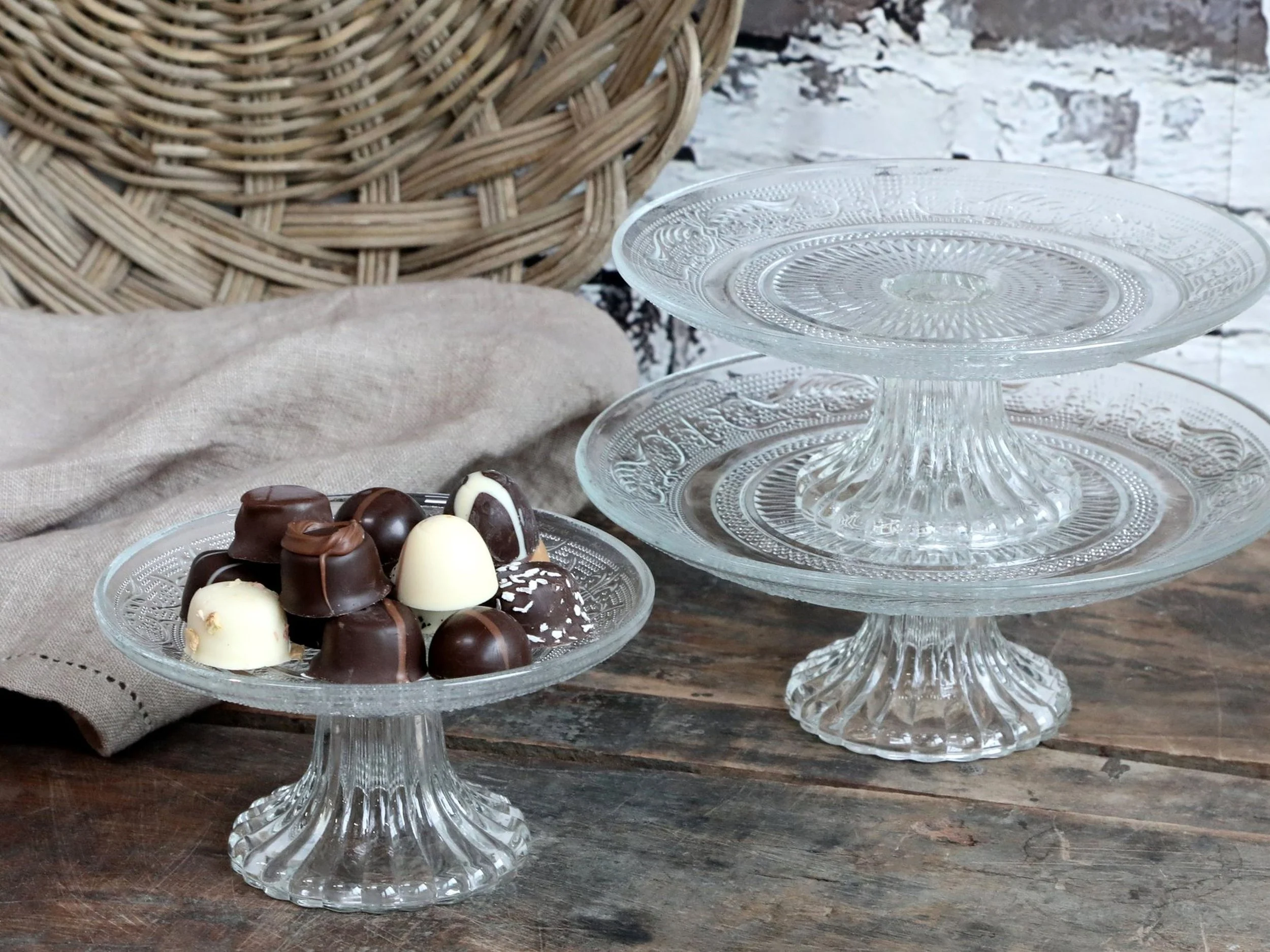 4. LAURA NOLAN HORGAN Small Glass Centrepiece Stand €9.50