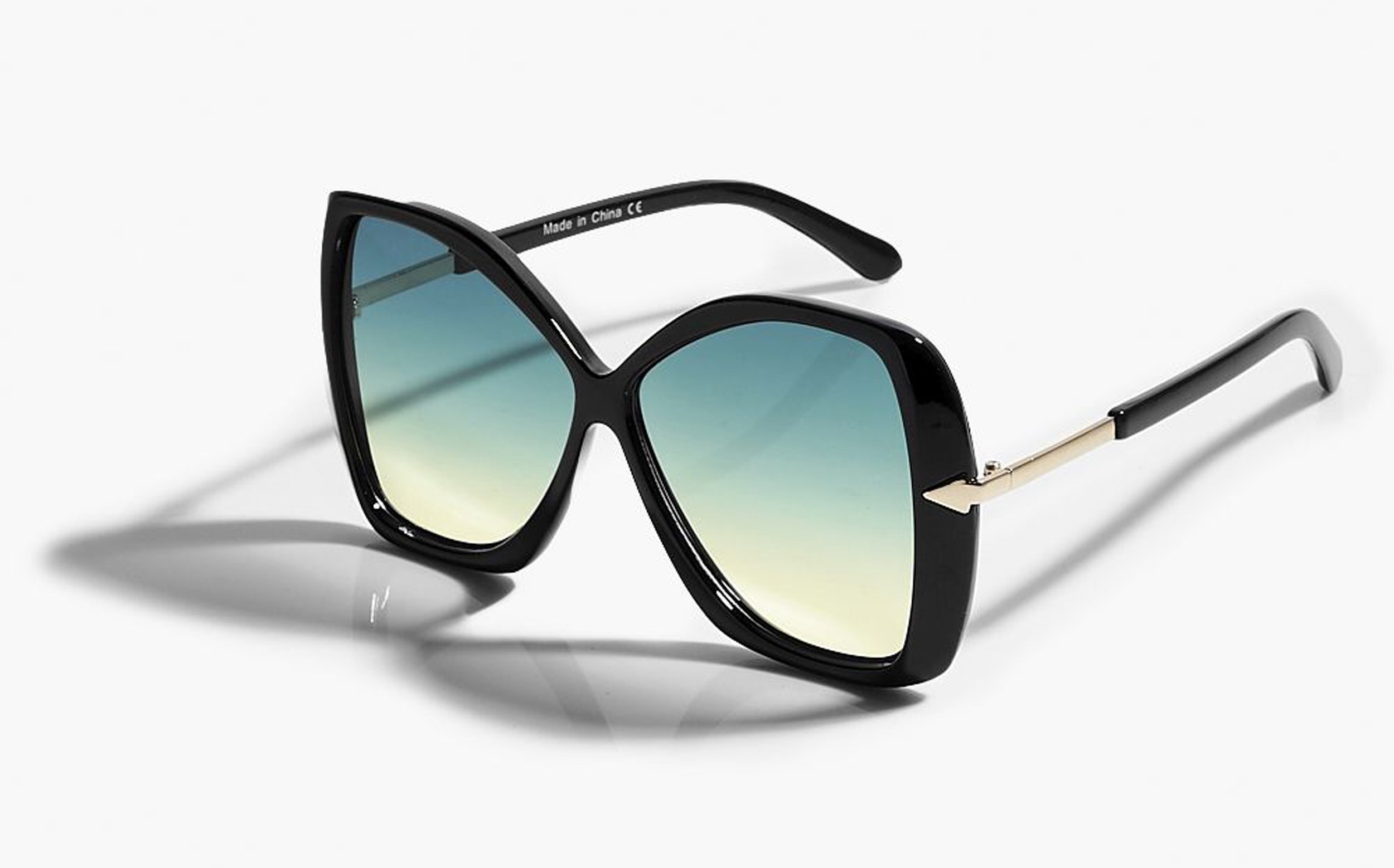 Accessorize ‘Sophie’ Metal Detail Square Sunglasses in Black €17.90, 