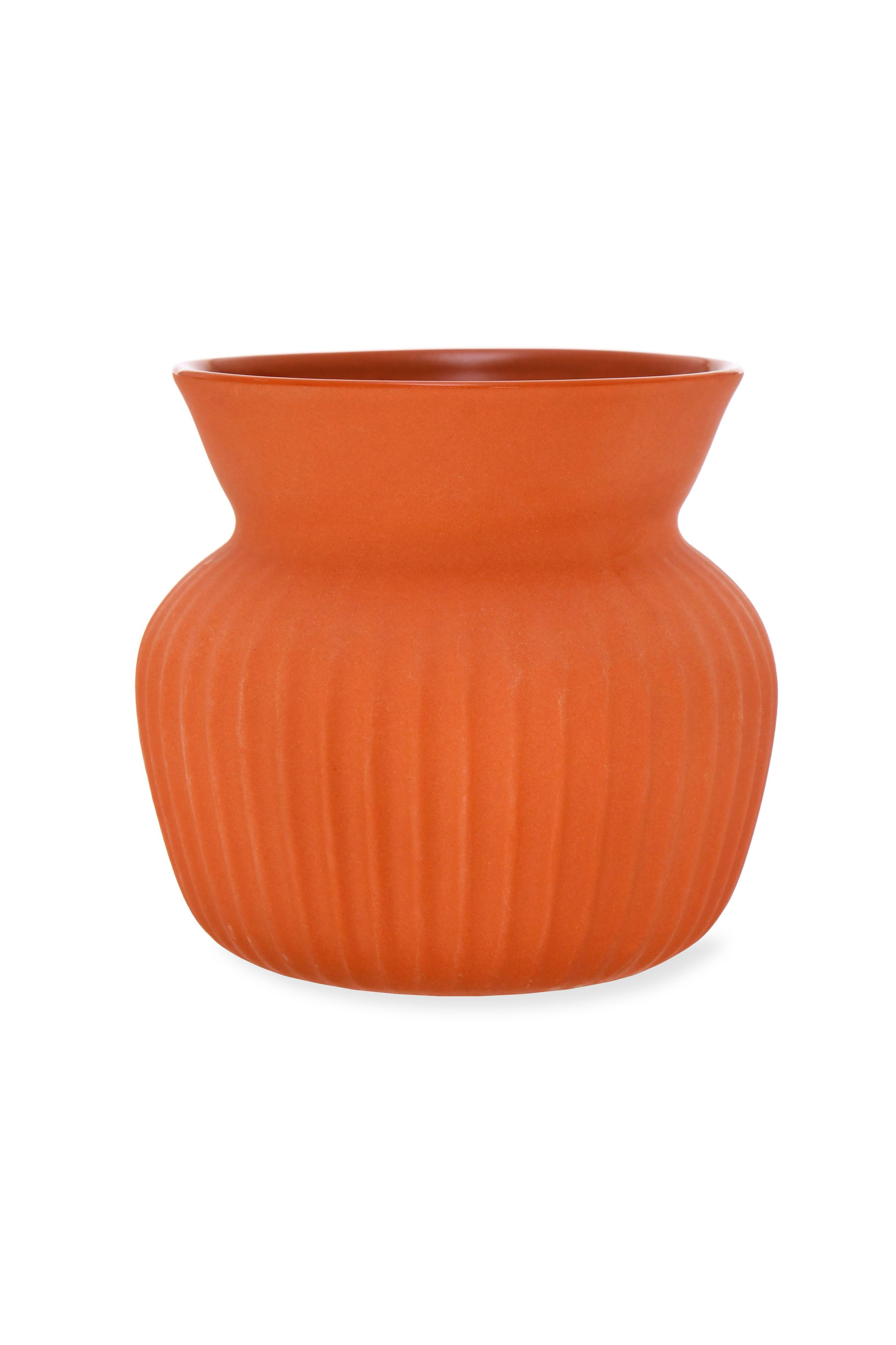 3. Garden Trading Linear Vase – 11cm, Ceramic €29, 