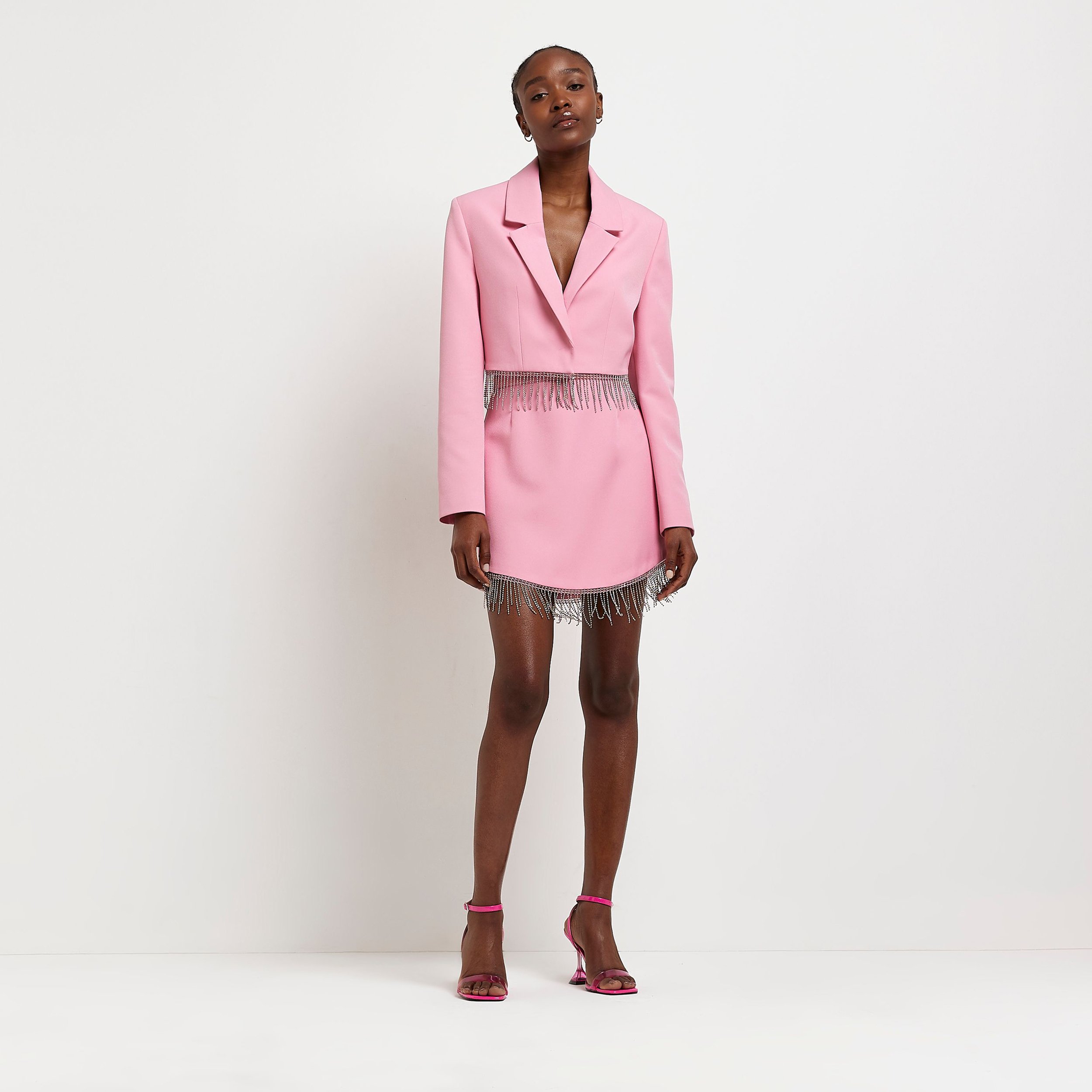3&gt; River Island Pink Sequin Fringe Cropped Blazer €106; Pink Sequin Fringe Mini Skirt €65