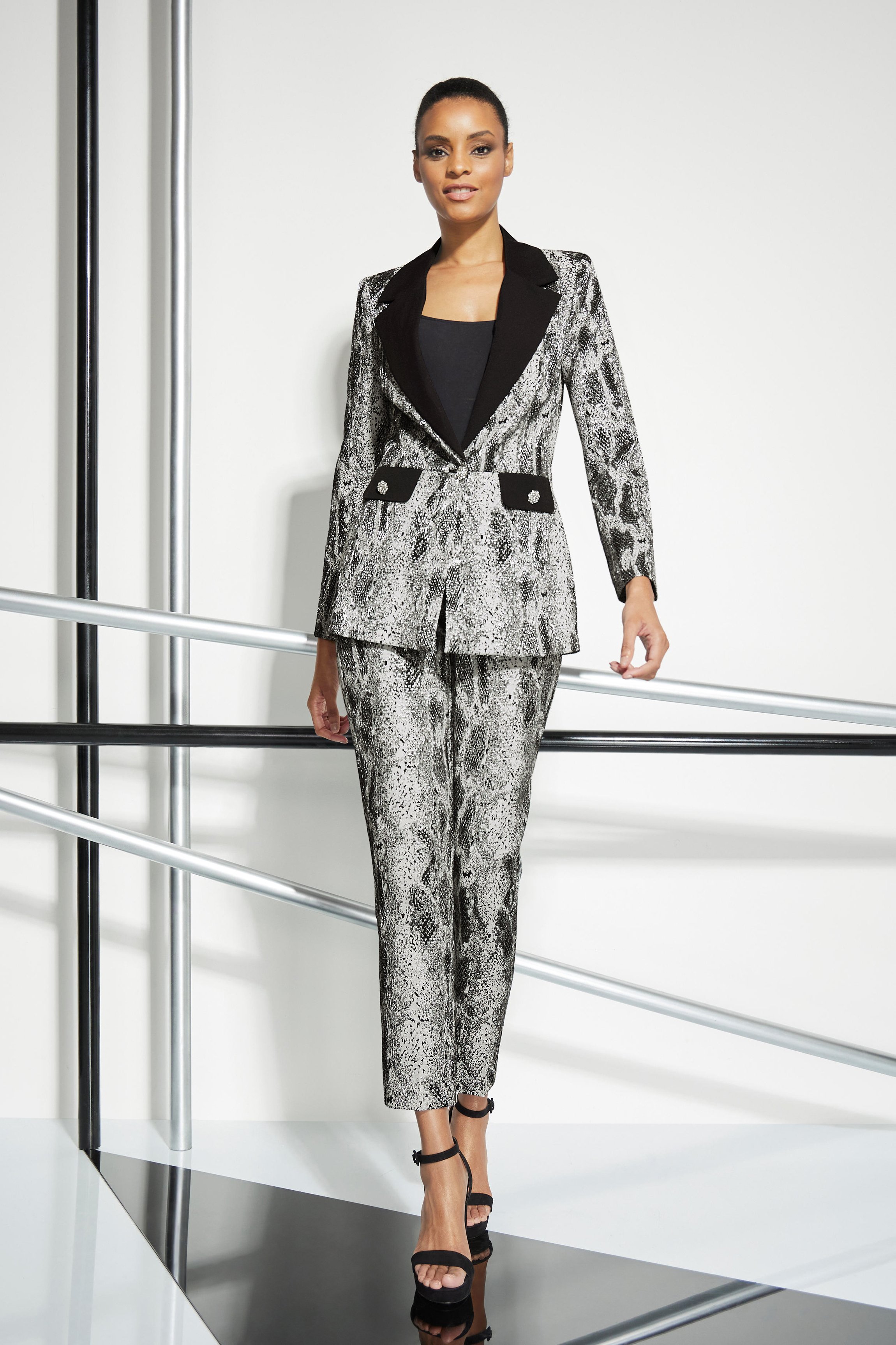 7&gt; STAR by Julien Macdonald Snake Jacquard Fitted Blazer €91; STAR by Julien Macdonald Snake Jacquard Tapered Trousers €52, 