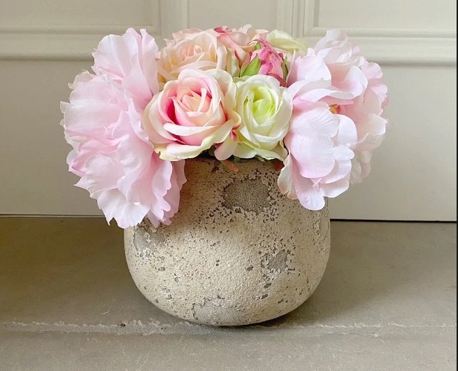 17.THE IRISH COUNTRY HOME Sweet Pastel (Faux Flowers) €85, 