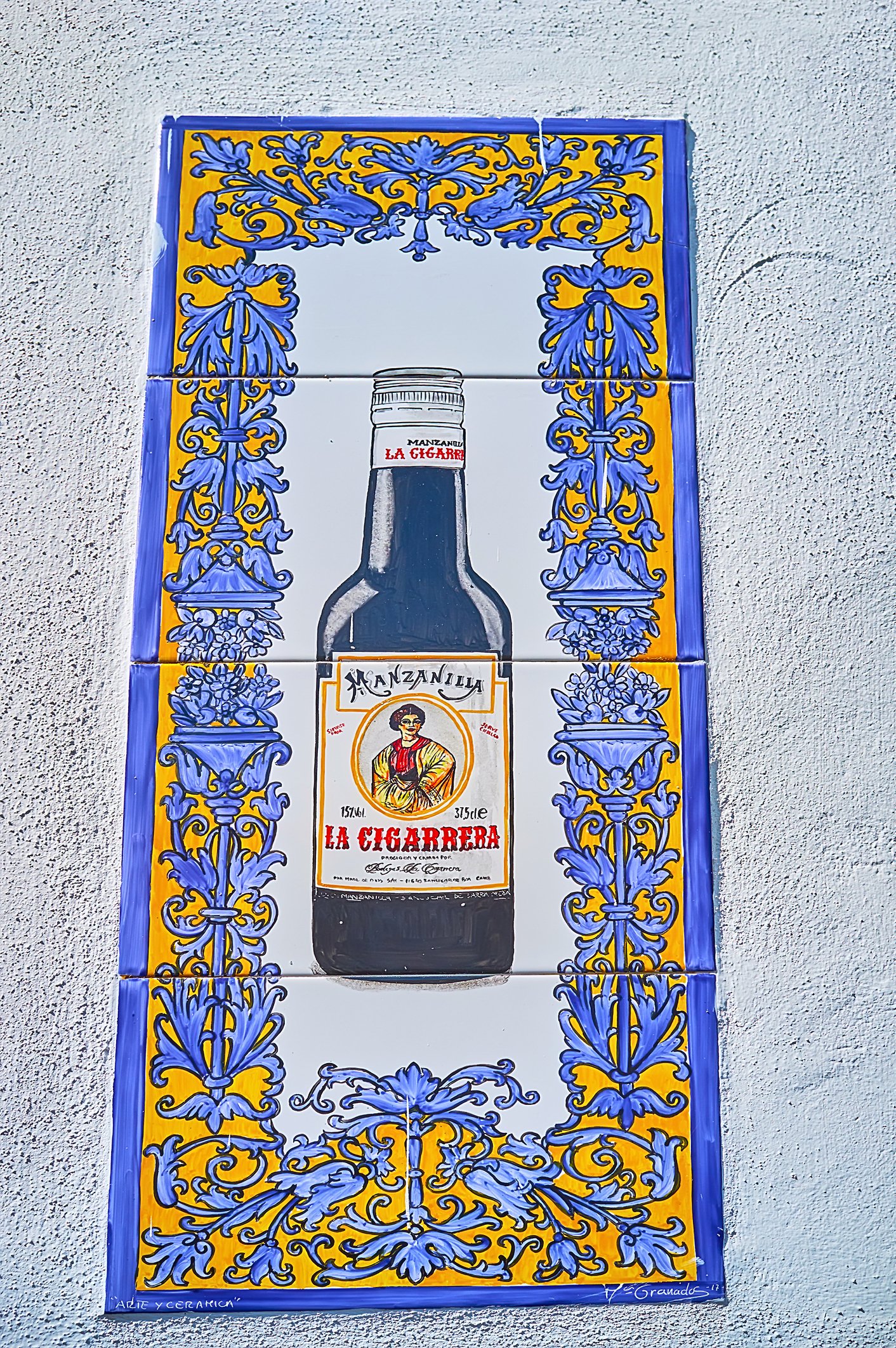 Manzanilla Sherry wine bottle of Bodegas La Cigarrera