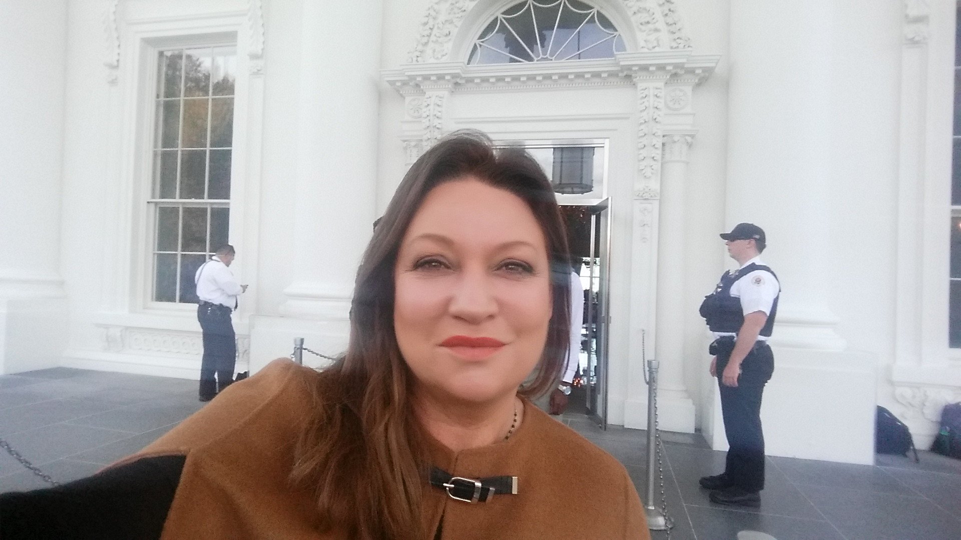 Norah outside the White House