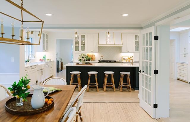 It was such a privilege to be a part of this amazing kitchen renovation. Always a pleasure to work with @mwconstruction &amp; @daniellewalther.  Plus - the homeowner has incredible taste. That always makes it even more fun!  Isn&rsquo;t the final res