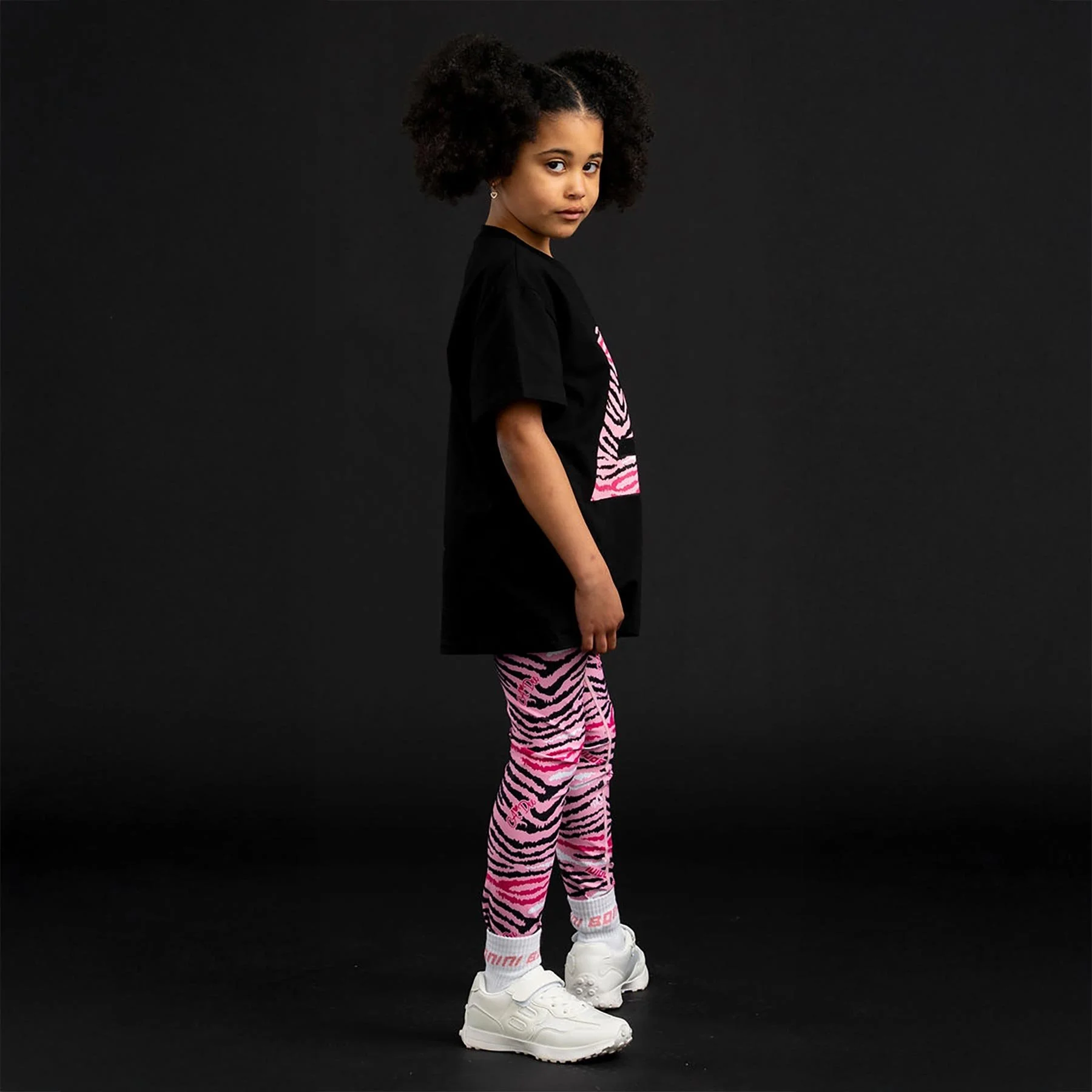 0069993_bonini-by-a-dee-dynamic-oversized-logo-t-shirt-black.jpeg