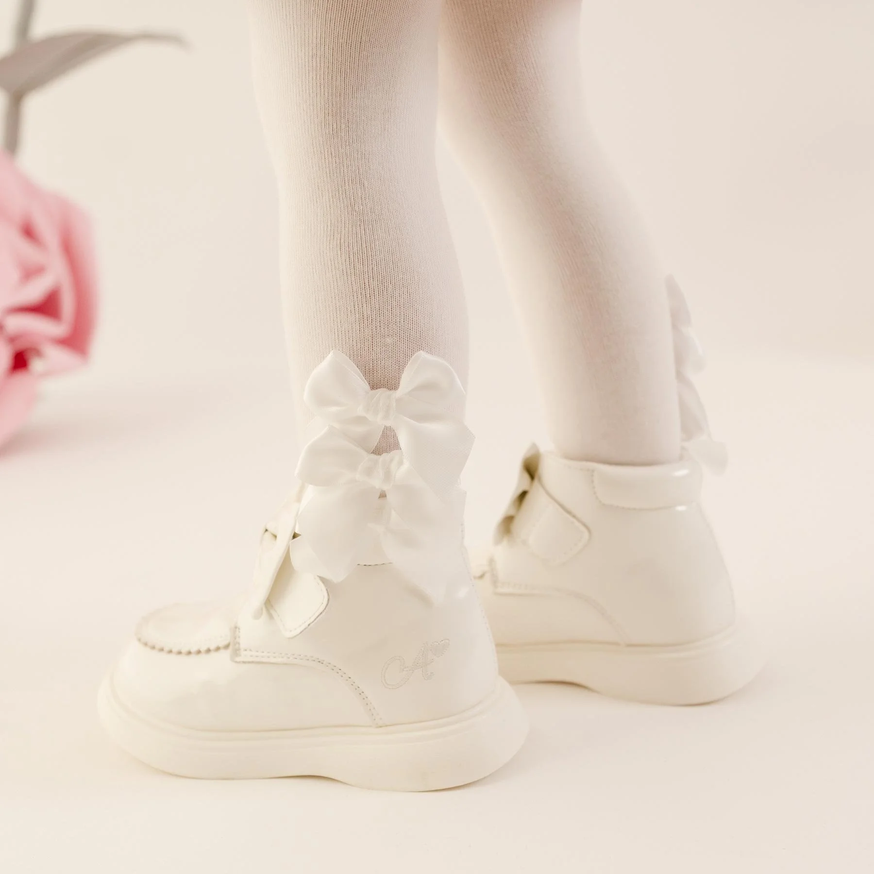 0081051_little-a-girls-little-bloom-collection-divine-bow-tights-snow-white.jpeg