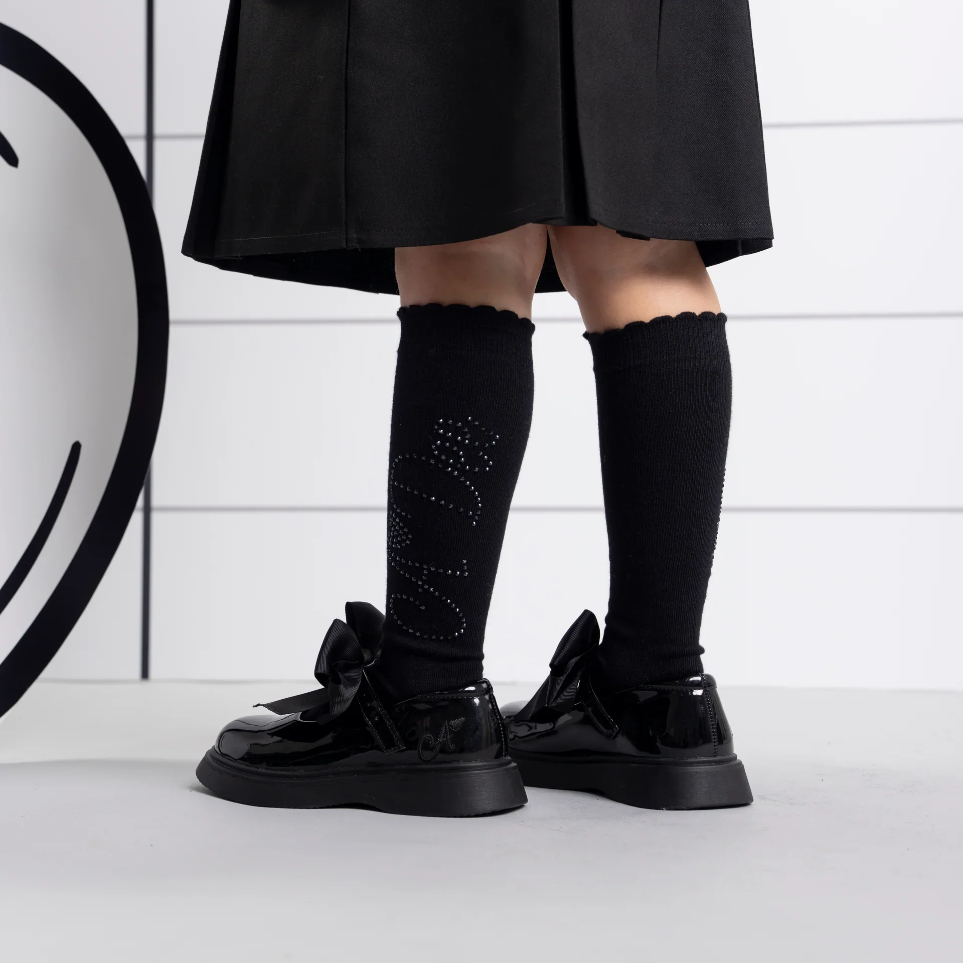 W266193_W266901BLACK_2_Custom.webp