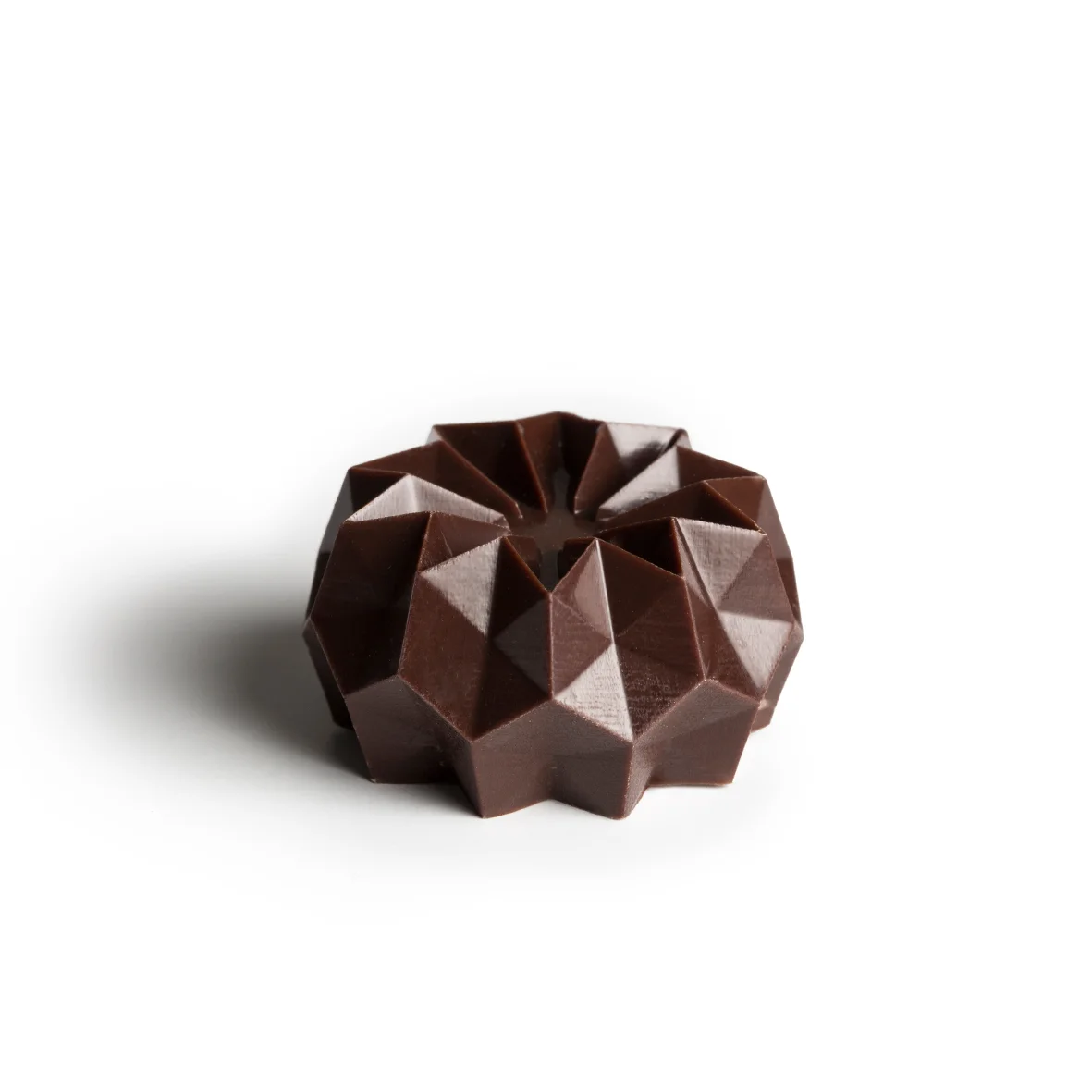 Cinnamon myrtle, honey & macadamia nut Warm and spicy cinnamon myrtle, honey and chunks of macadamia nut create a complex buttery ganache with an aromatic honey aftertaste.