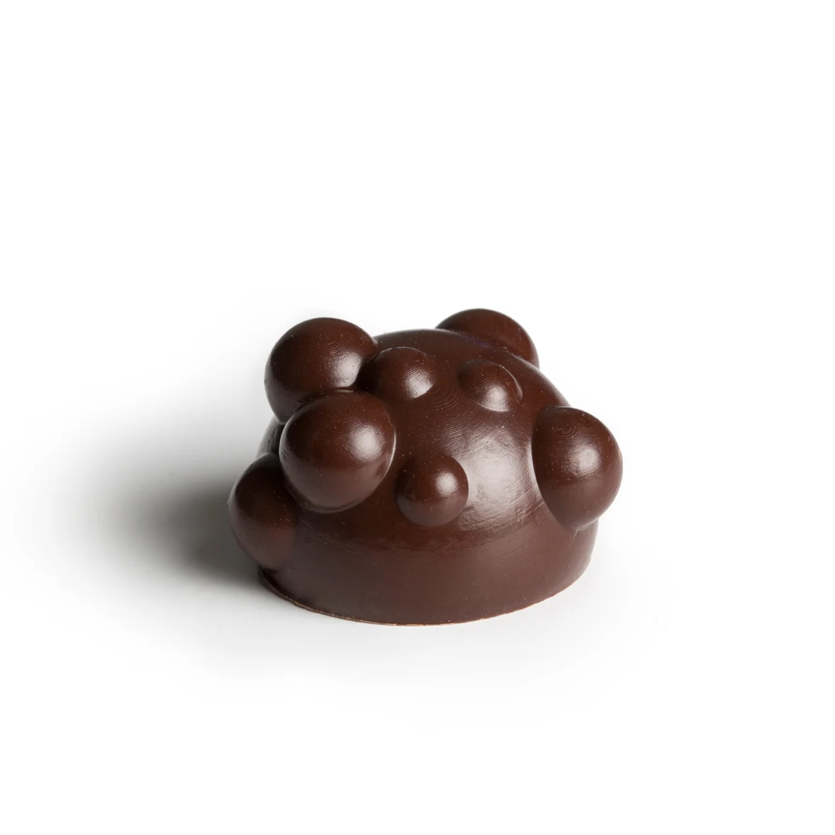 Quandong & finger lime cream Fragrant pieces of quandong, a native desert peach, paired with zesty & refreshing finger lime in a perfectly balanced sweet-and-sour creamy ganache.