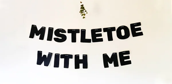 mistletoe_free_printable_so_many_hoorays.jpg