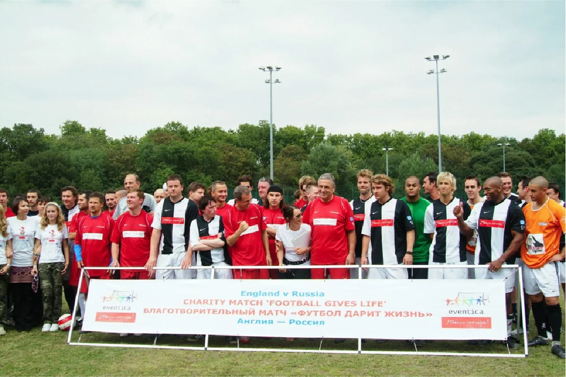 The charity football match itself took place in glorious weather on Wednesday 12 September at the Millennium Arena in Battersea Park. As well as being stars from the worlds of the film, music and politics, the celebrity players also displayed huge footballing talent. First off the mark was Russia, with an astonishing goal by world figure-skating champion Ilya Averbukh. The first half was dominated by Russia, putting intense pressure on the English stars, who in turn put in some fine defensive play to prevent Russia increasing their goal count.