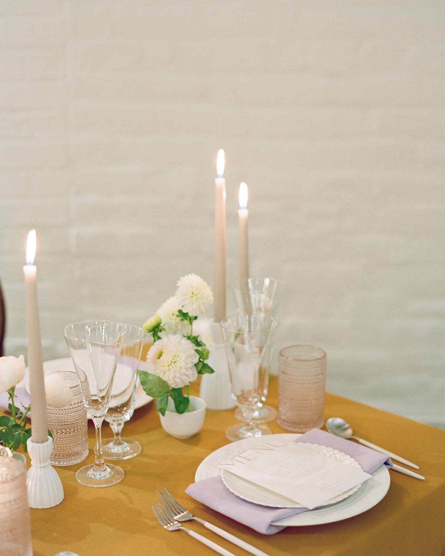 Sweet + simple + contrasting colors = 😍🙏💕

Photography: @themallorys 
Planning/Design: @laureleliseweddings 
Floral Design: @cultivateeventco 
Rentals: @mseventscville 
Venues: @theblackburninn