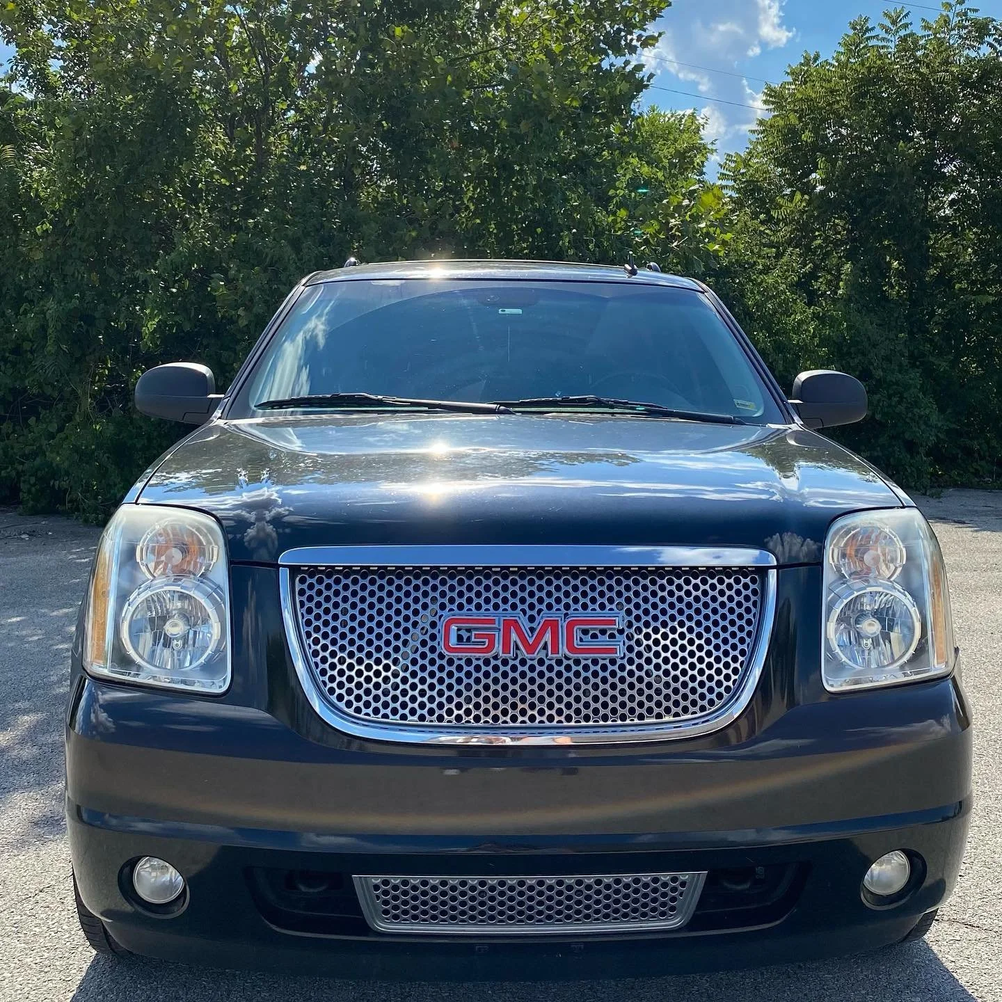 Beautiful Denali Yukon XL FOR SALE! This vehicle makes for a great family car. Some great features such as Leather Seats, Sunroof/Moonroof, DVD entertainment System, back up camera/sensors, third row seating, AC/HEAT front and rear, spacious trunk sp