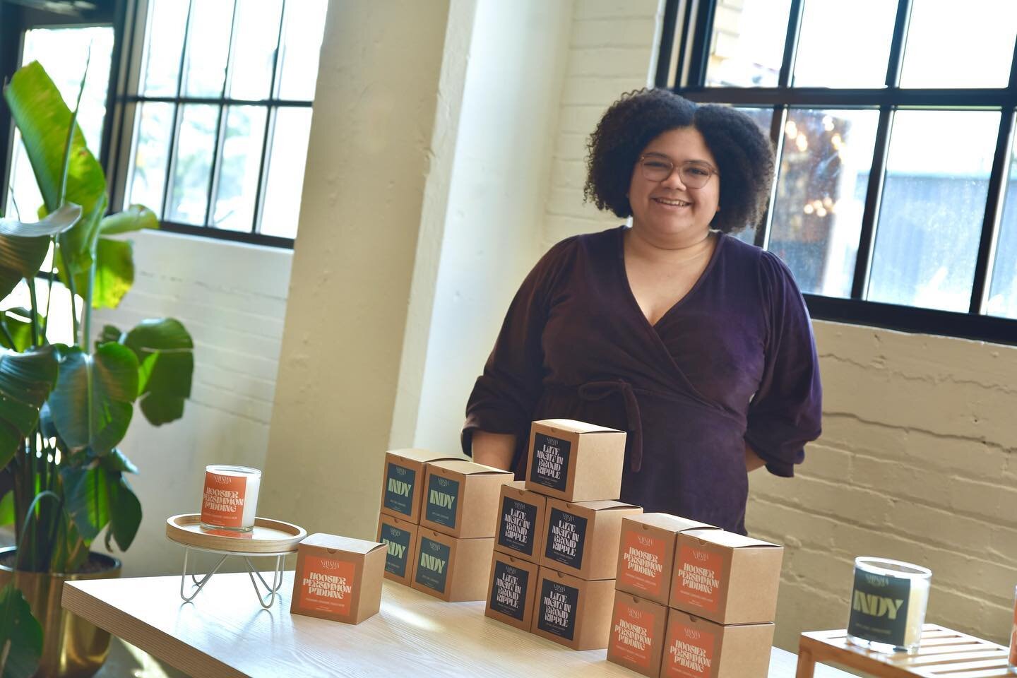 Who&rsquo;s burning their fall @shishacandles right now?🕯️🔥 Thank you for joining us at our event, beautiful Alisha! 🧡🧡🧡

Photo by @gigicabello