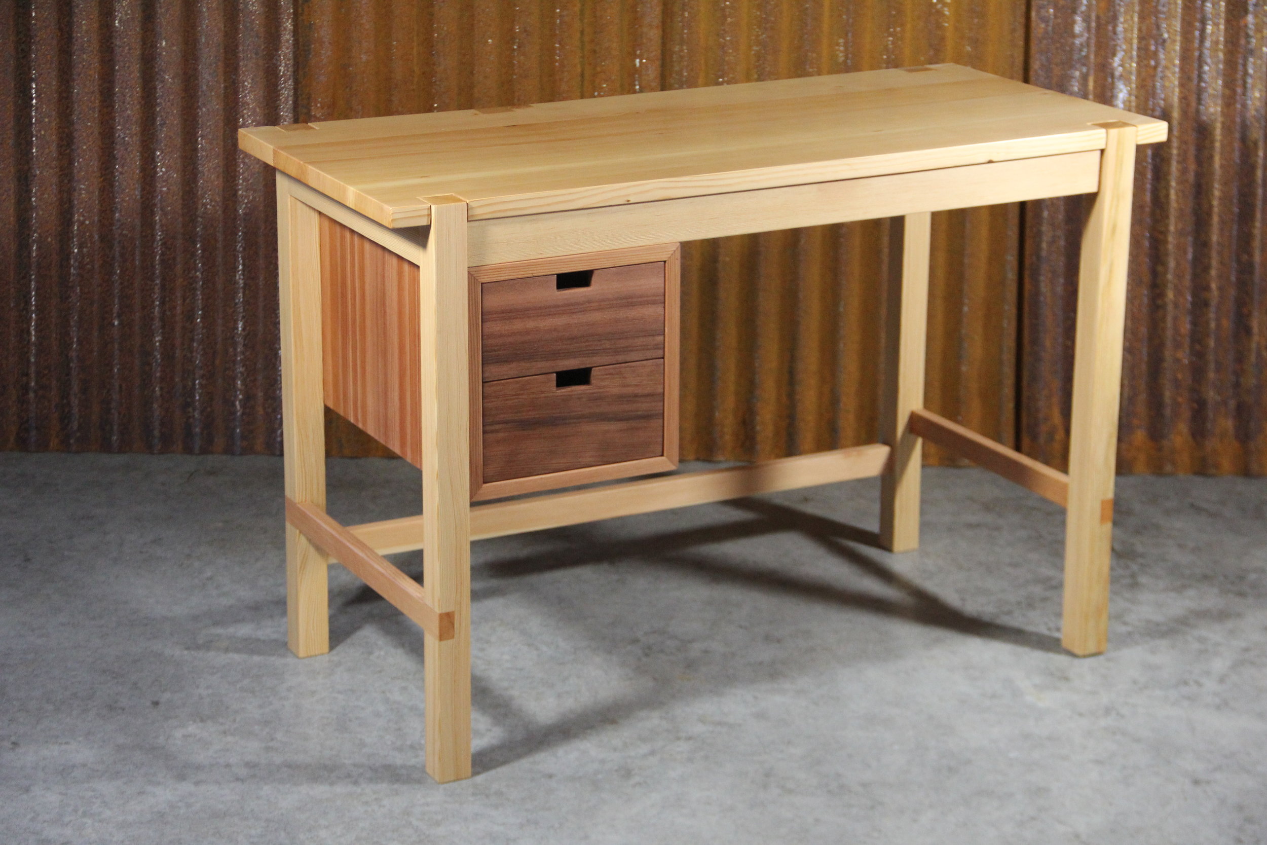 Mesa Desk Fir with Redwood