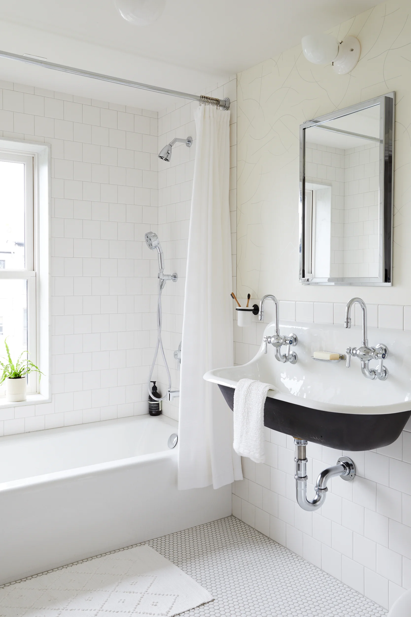 9. Kids Bath Slope_Townhouse_Bathroom_3rd_Floor_007.jpg