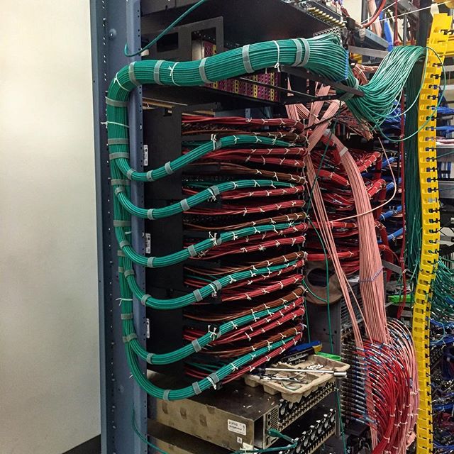 120 Return and forward nodes build #cableporn#menatwork#datacenter#qpsk#pathtrack#broadcast#hsd#hub#rx#tx#wiring#coax