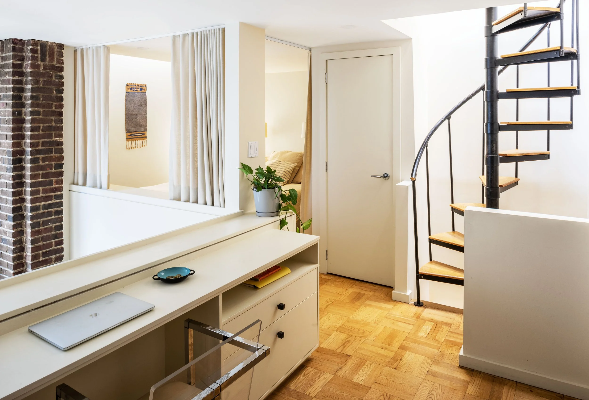 Shot 6 0100-ron23 final.jpg