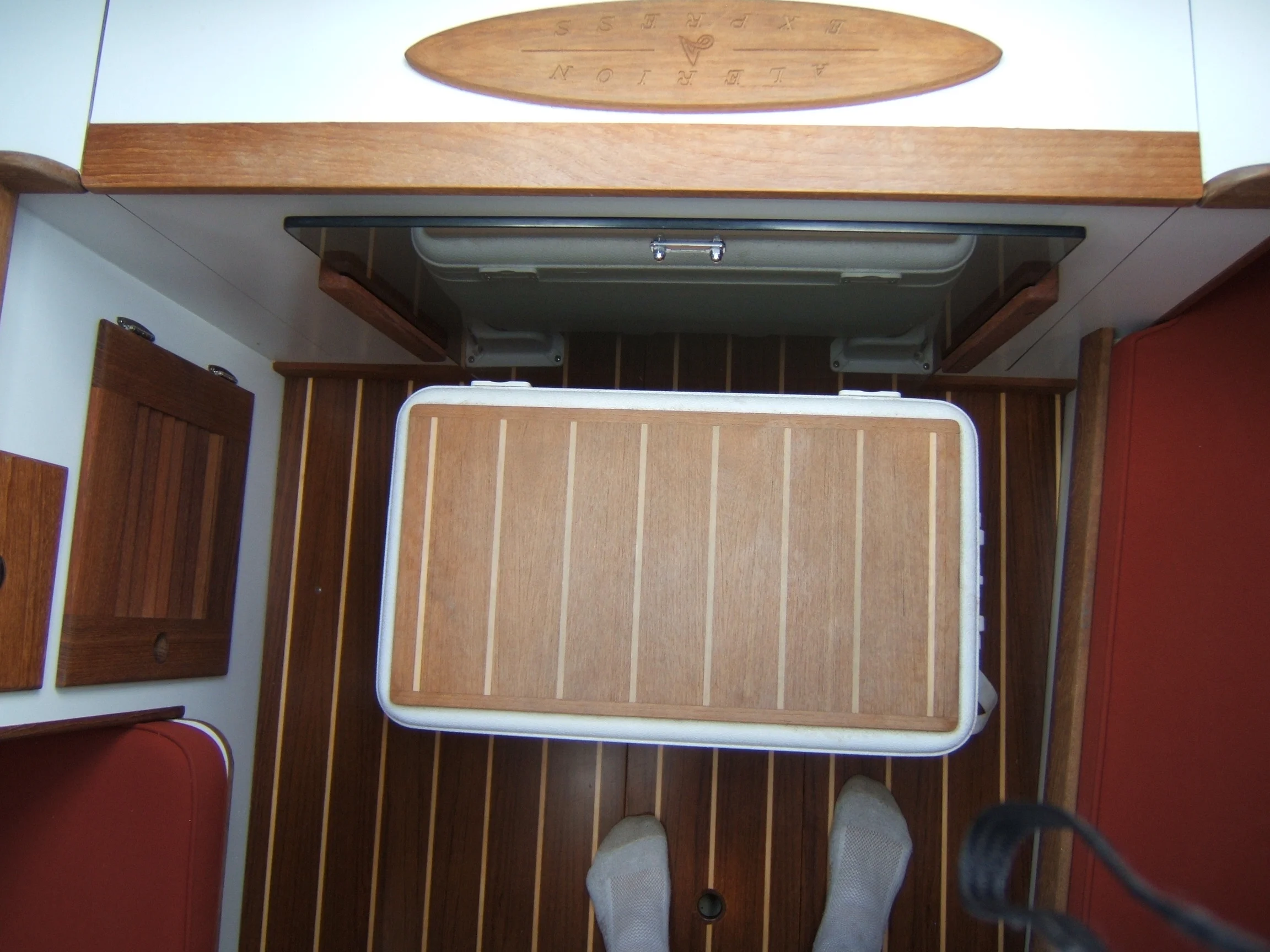 AL28_cooler_wooden_top.jpg