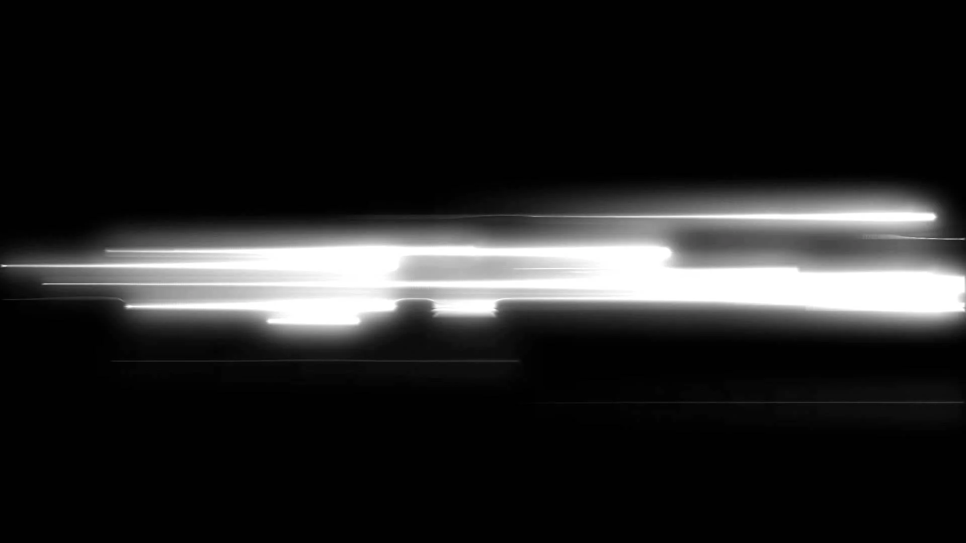Phares d’une voiture saisis à toute vitesse, ne laissant plus qu’une trace blanche et lumineuse sur un fond très noir.
