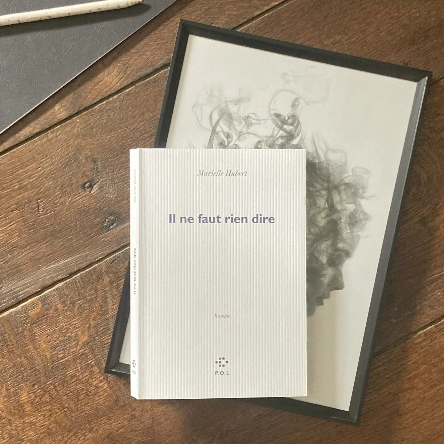 &laquo;&nbsp;Il y a des livres qu&rsquo;on lit aux enfants pour les endormir. 
Il y a ce livre que j&rsquo;&eacute;cris pour faire mourir ma m&egrave;re en paix.&nbsp;&raquo;

Marielle Hubert signe un roman puissant et sans d&eacute;tour. Ses mots tr