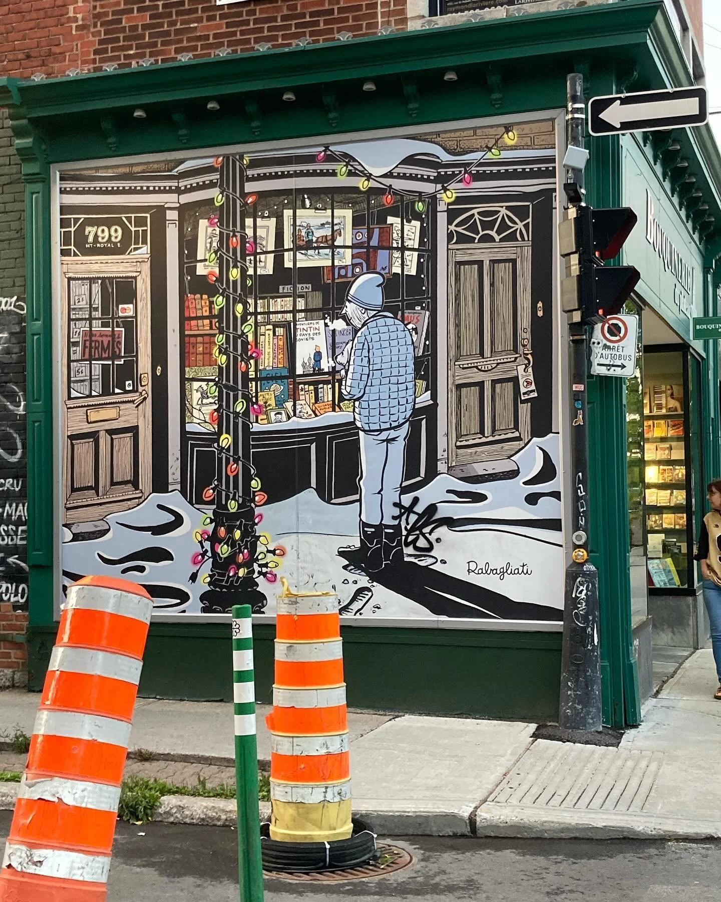Tes c&ocirc;nes oranges &agrave; perte de vue, tes boutiques si j&ocirc;liment d&eacute;pareill&eacute;es, tes friperies sur le boulevard St Laurent, tes quartiers-villages qui se rejoignent &agrave; pied, tes barquettes de bleuets du lac, tes accent