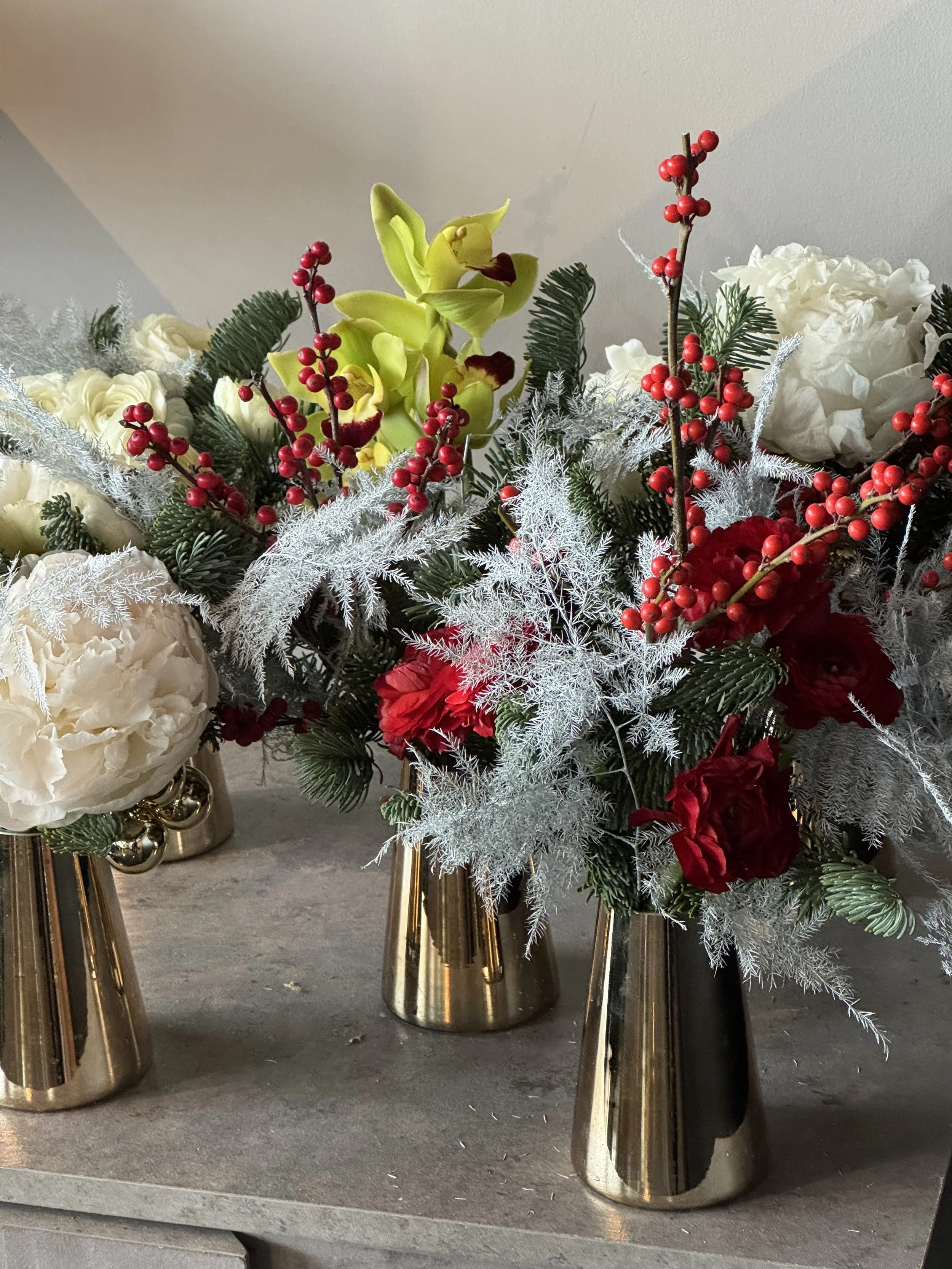 FESTIVE BUD VASES