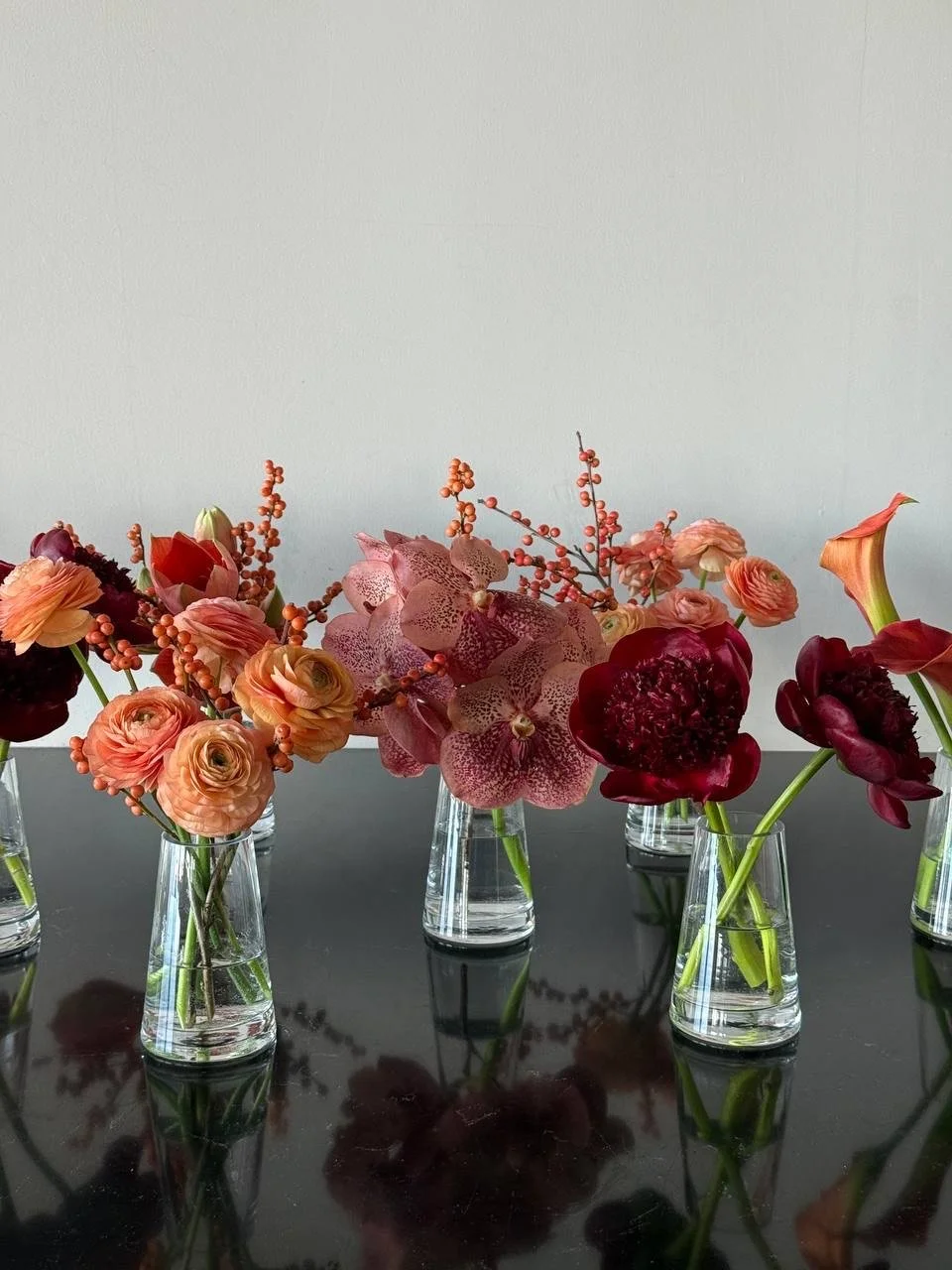 Elegant Bud Vase Flower Arrangements — AT, image size:960x1280