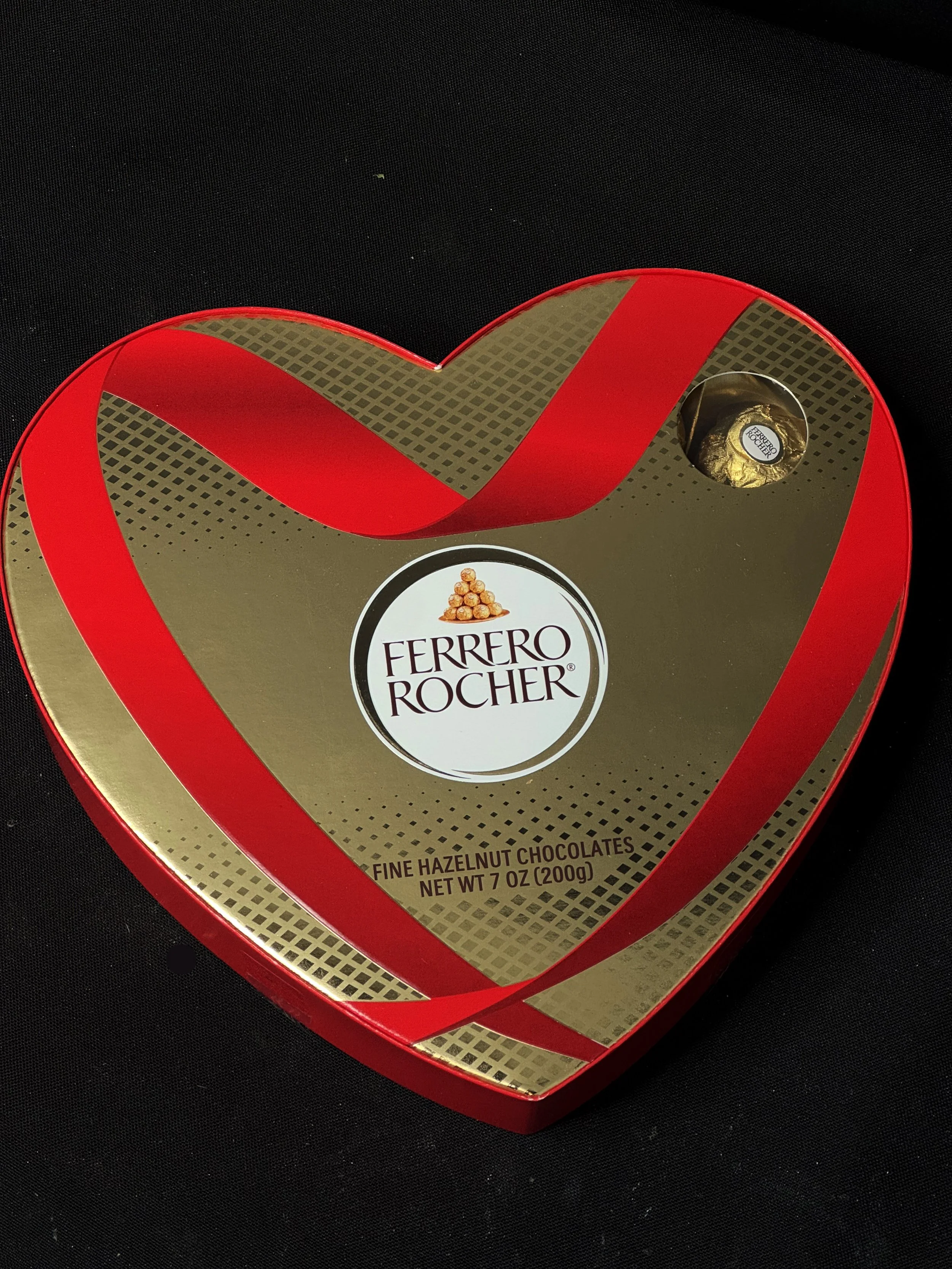 FERRERO ROCHER FINE HAZELNUT CHOCOLATES