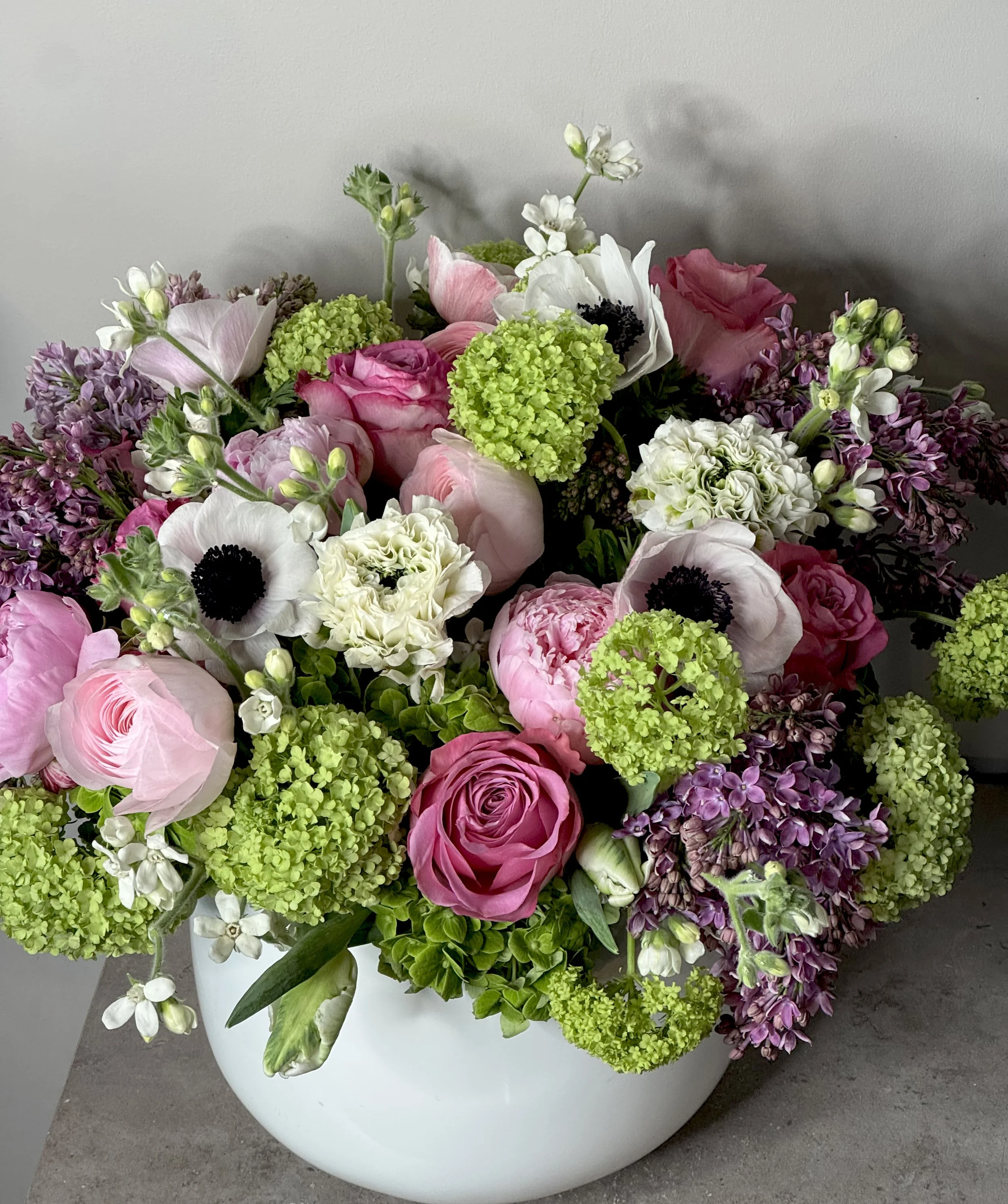 Why Statement Floral Pieces Are Replacing Small Arrangements in Norwalk Homes