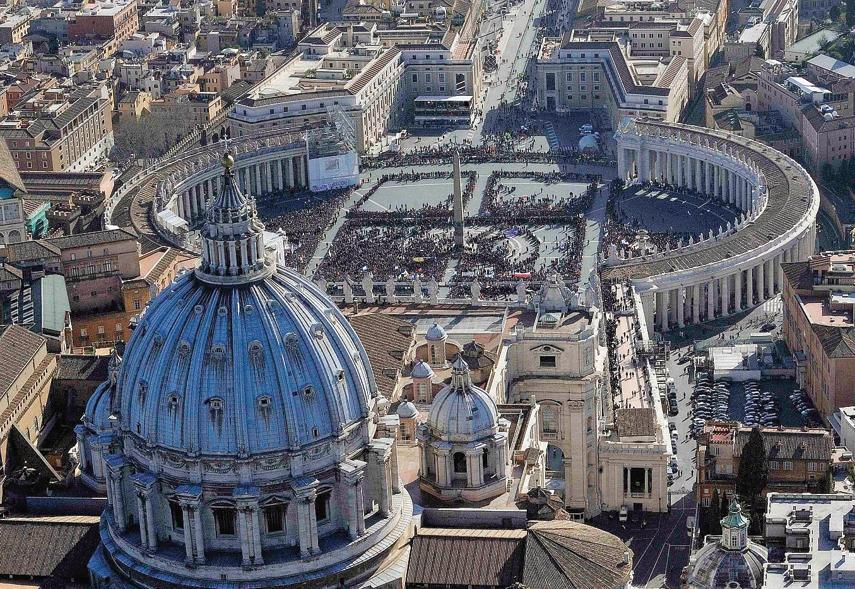 Papež z novimi dokumenti za zaščito mladoletnih